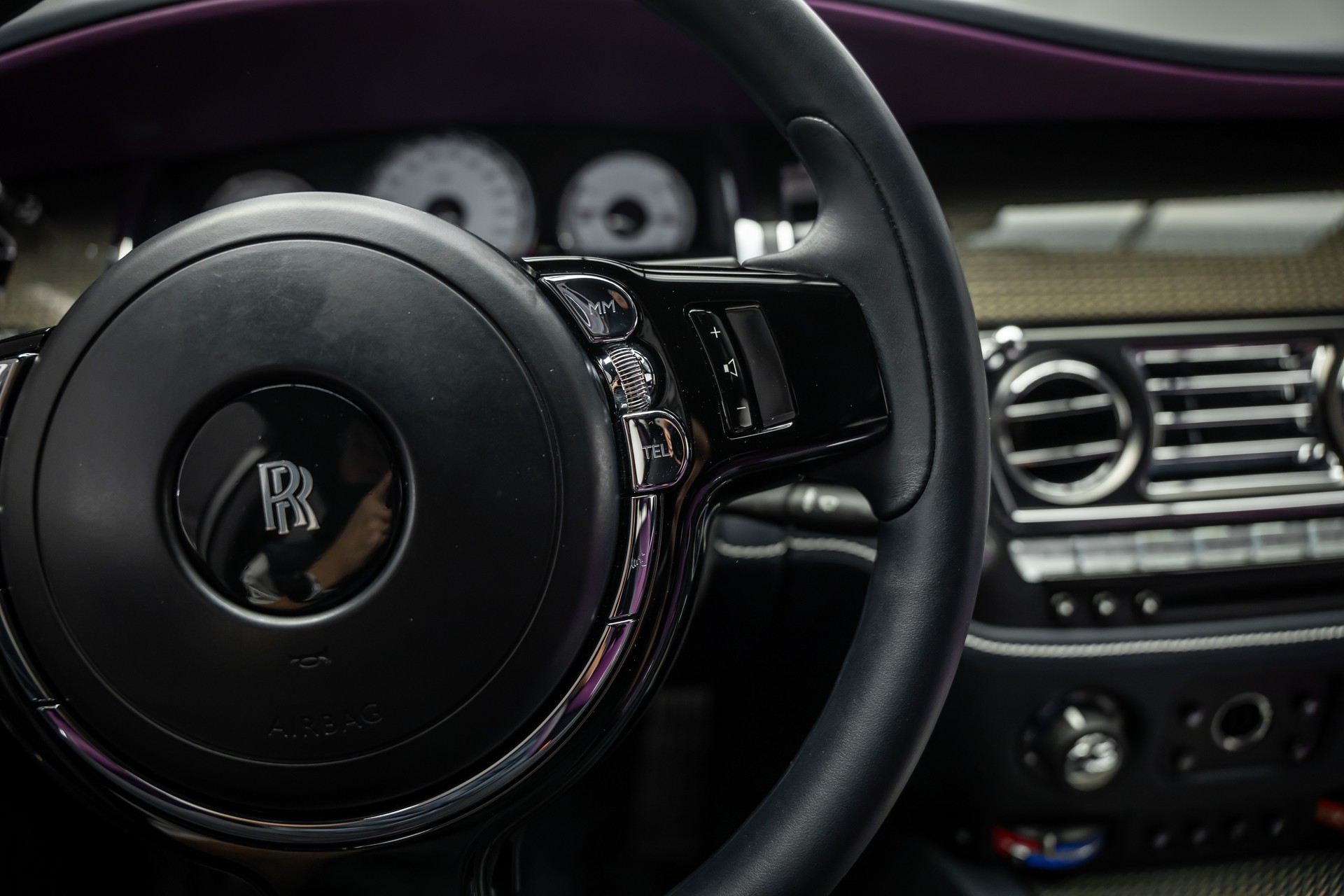 ROLLS-ROYCE * GHOST BLACK BADGE * BESPOKE TAILORED PURPLE INTERIEUR * EINMALIG IN EUROPA *-image-33