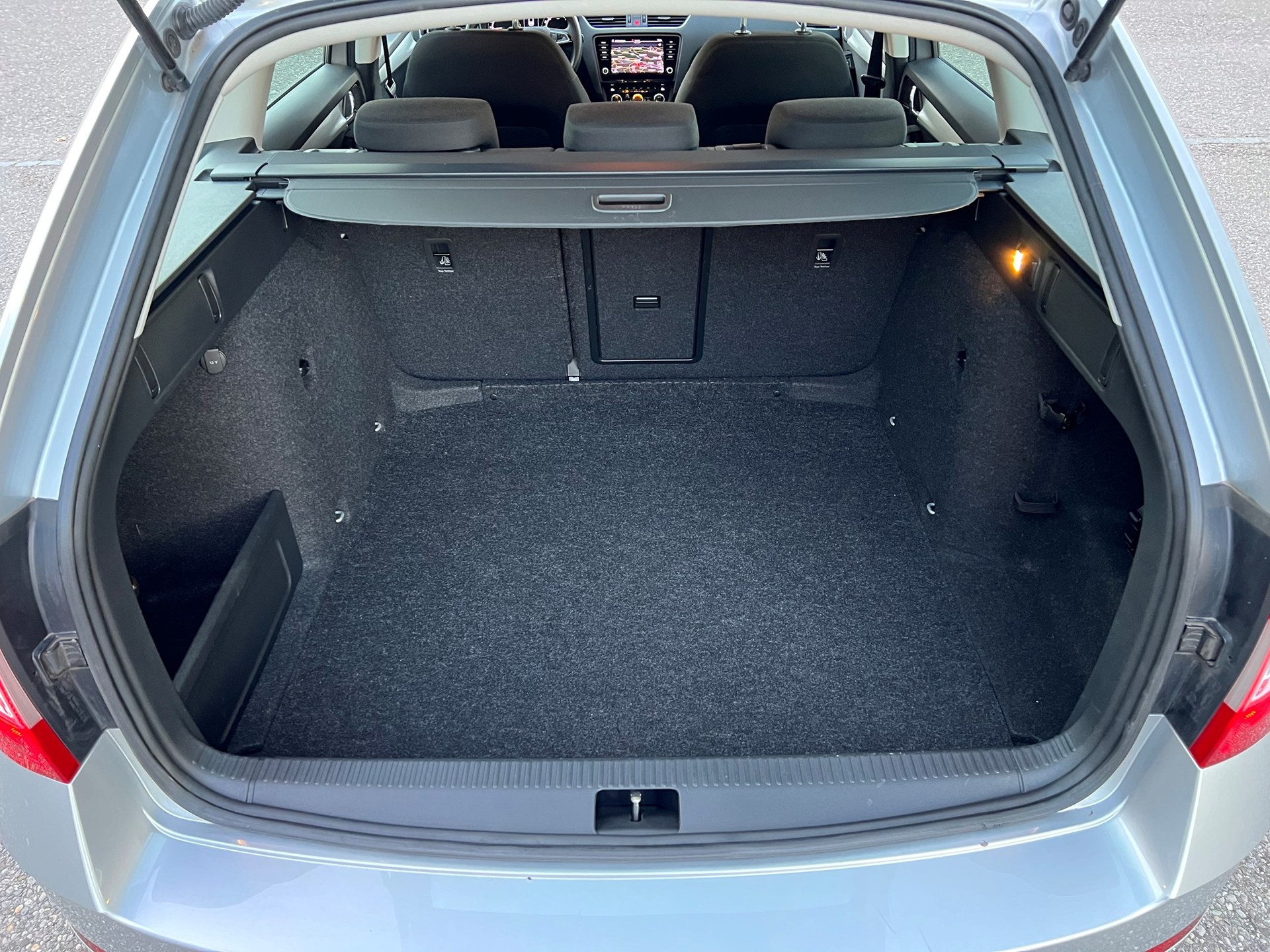 SKODA Octavia Combi 1.6 TDI Ambition 4x4-image-5
