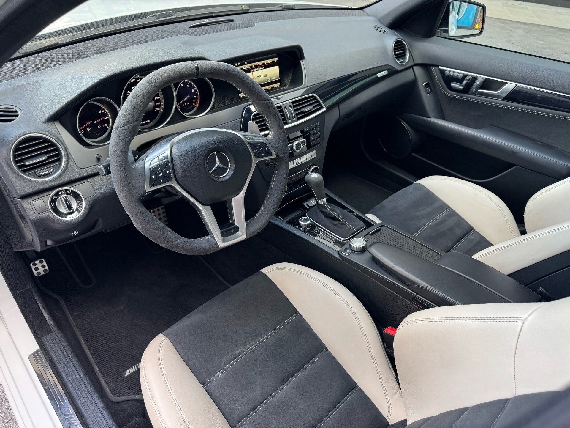 MERCEDES-BENZ C 63 AMG Avantgarde Edition 507 Speedshift MCT-image-14