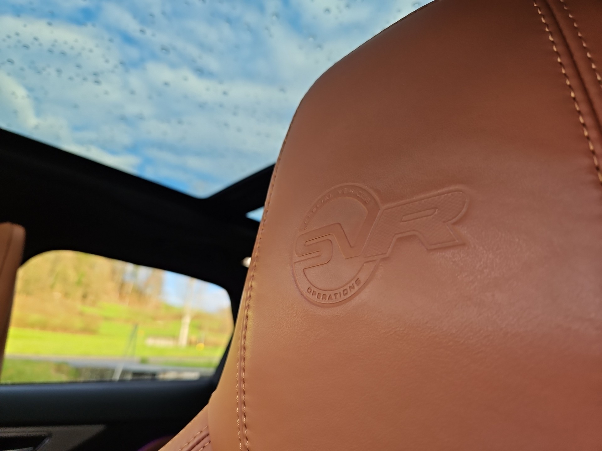 JAGUAR F-Pace 5.0 V8 SVR AWD Automatik-image-14