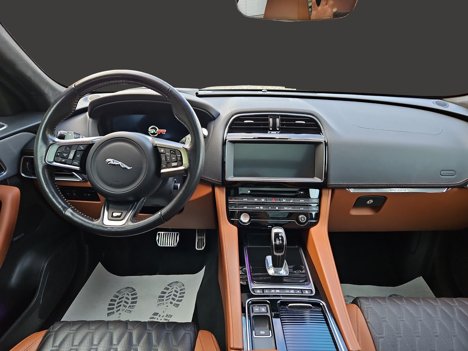 JAGUAR F-Pace 5.0 V8 SVR AWD Automatik-image-12
