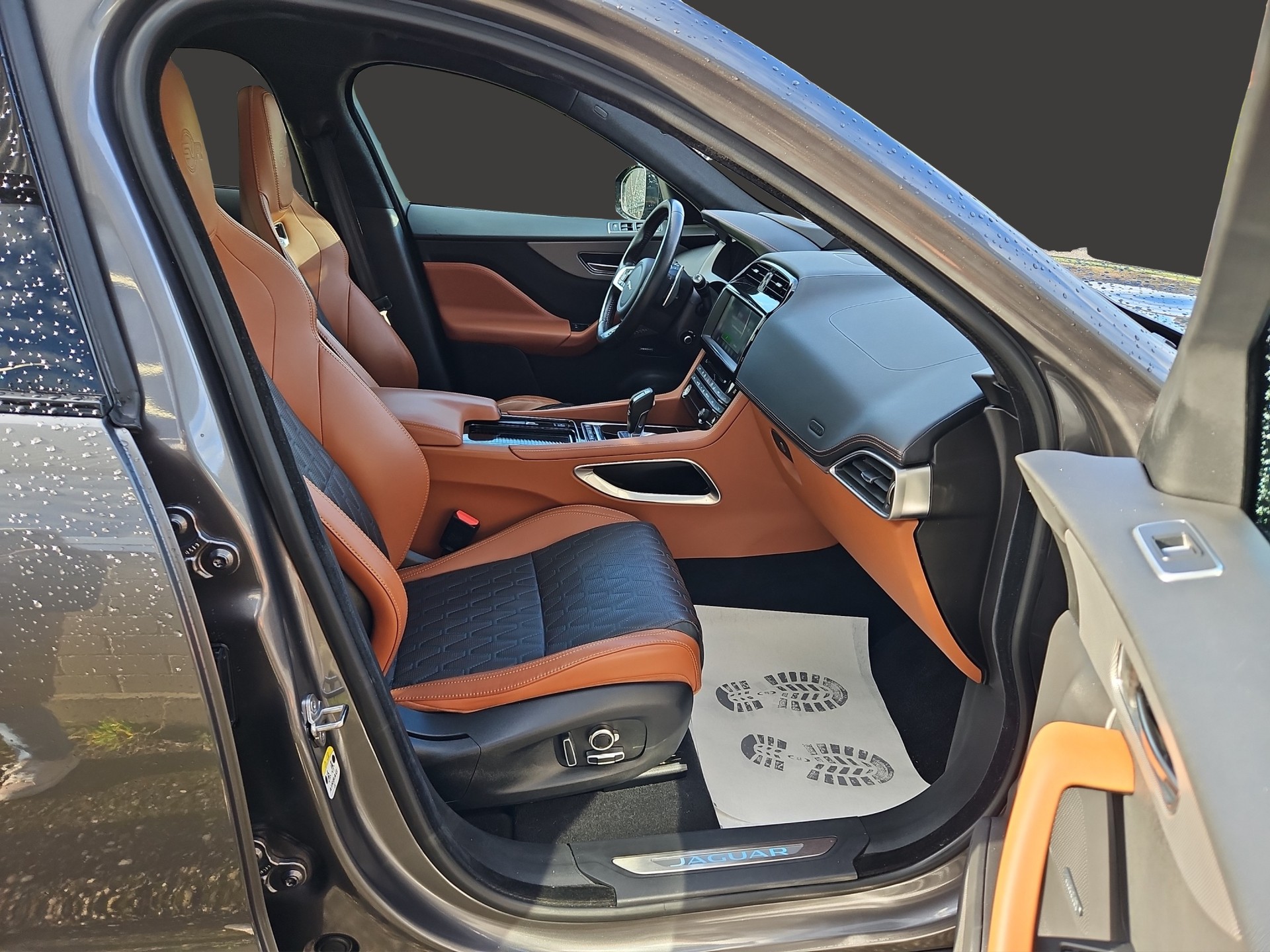 JAGUAR F-Pace 5.0 V8 SVR AWD Automatik-image-11