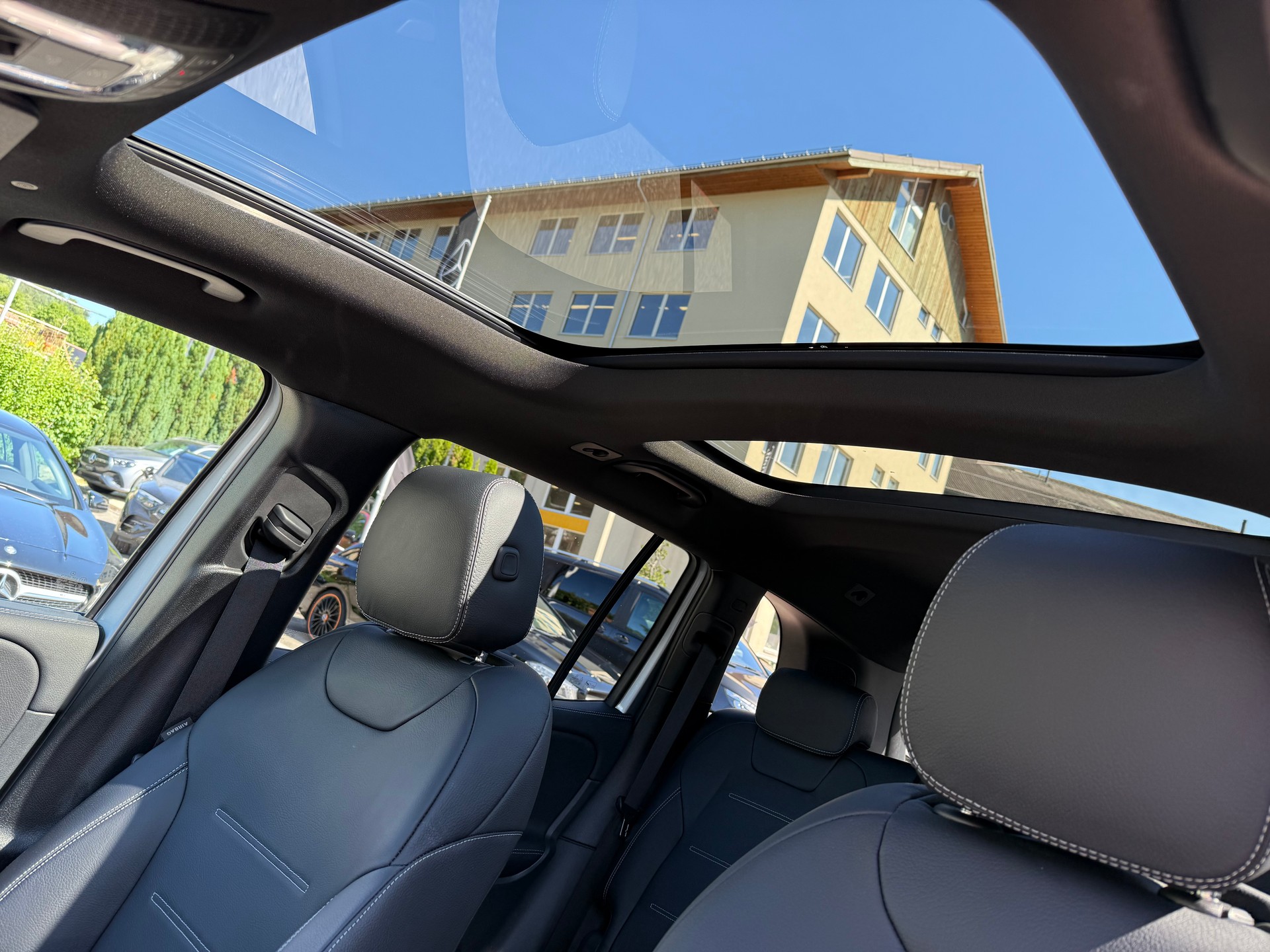 MERCEDES-BENZ GLB 220 4Matic 8G-Tronic-image-11