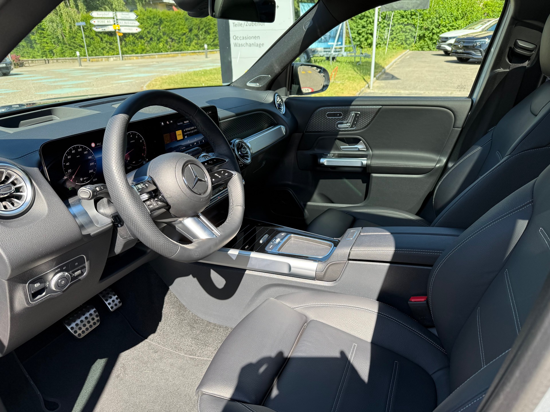MERCEDES-BENZ GLB 220 4Matic 8G-Tronic-showroom-element-3