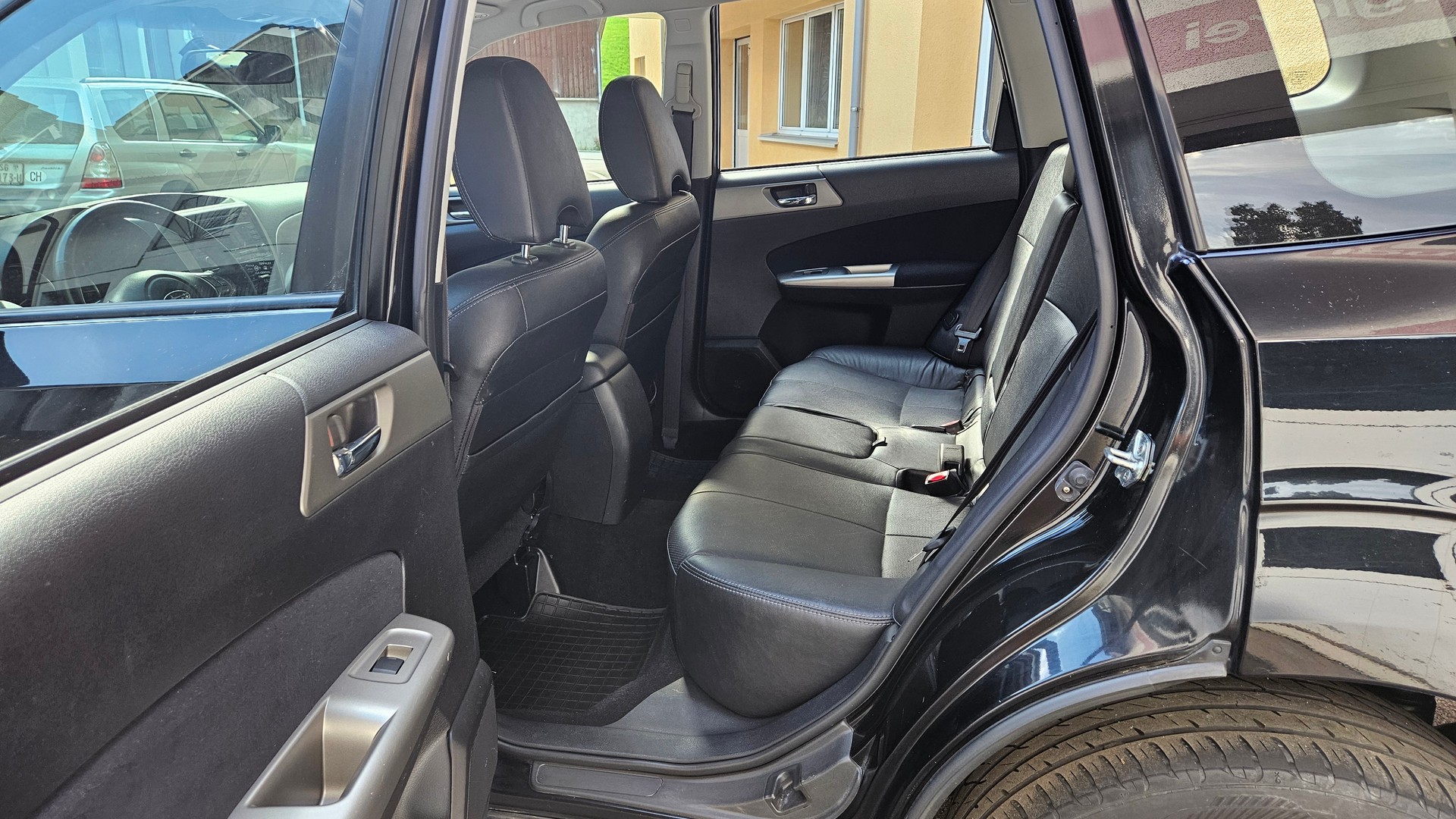 SUBARU Forester 2.0X Swiss Automatic-image-7