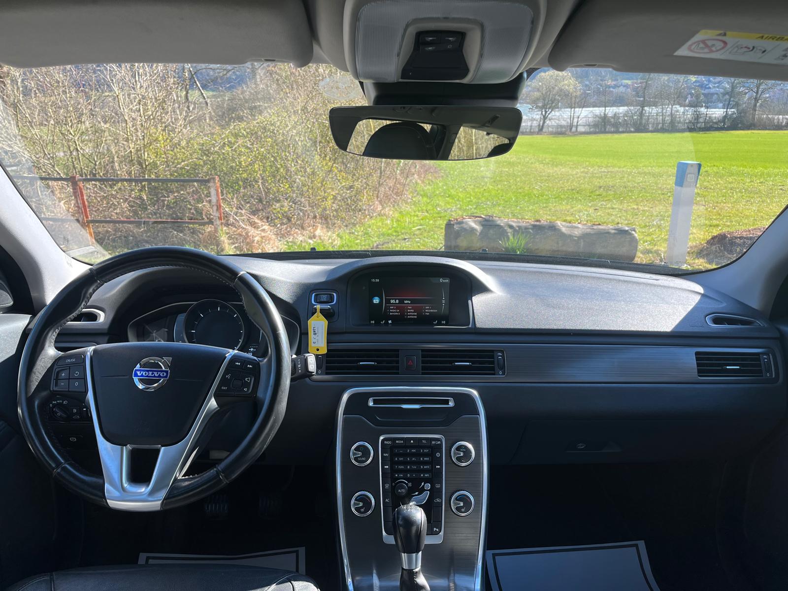 VOLVO V70 D2 Kinetic Dynamic Edition-image-9