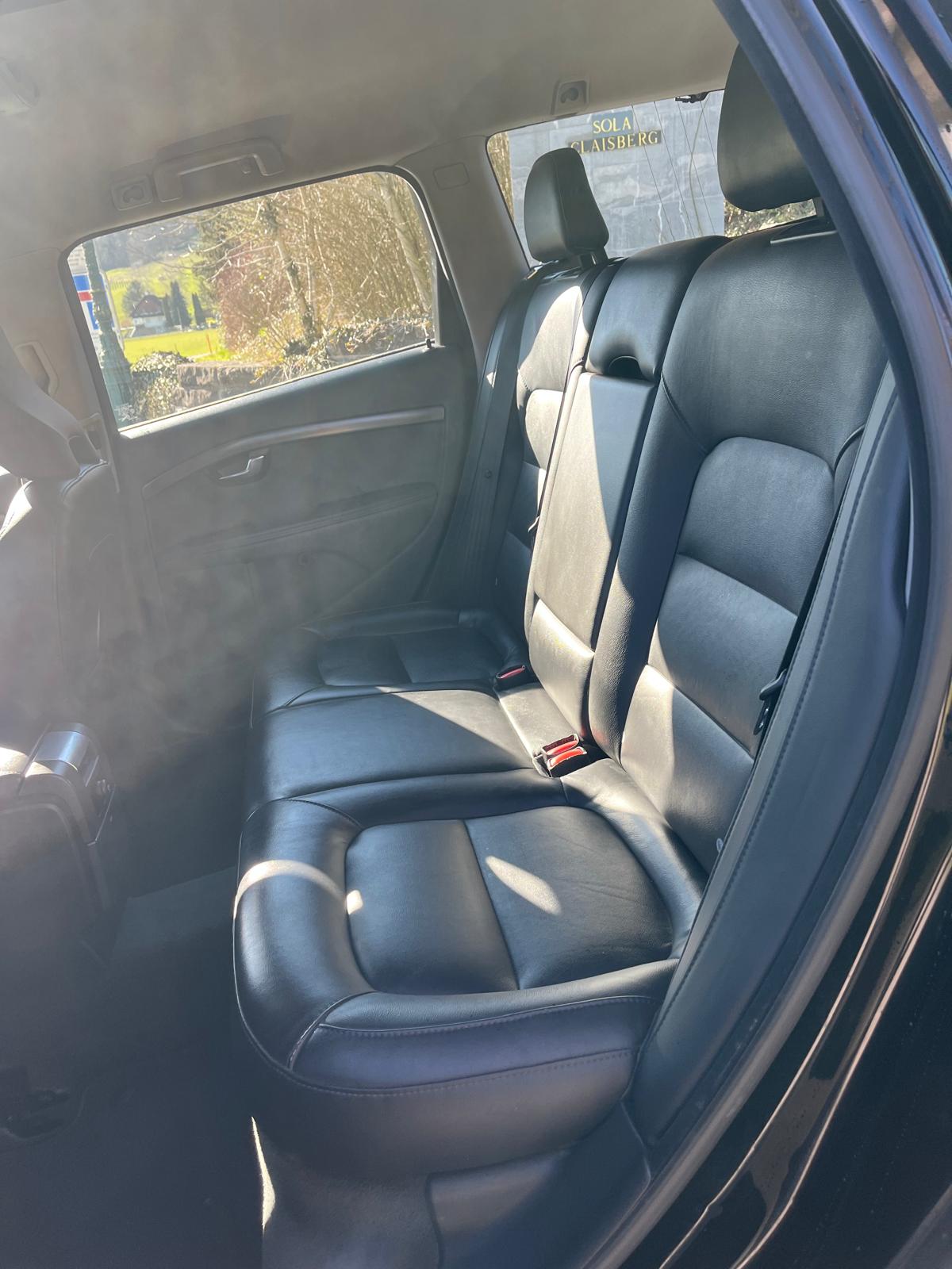 VOLVO V70 D2 Kinetic Dynamic Edition-image-8