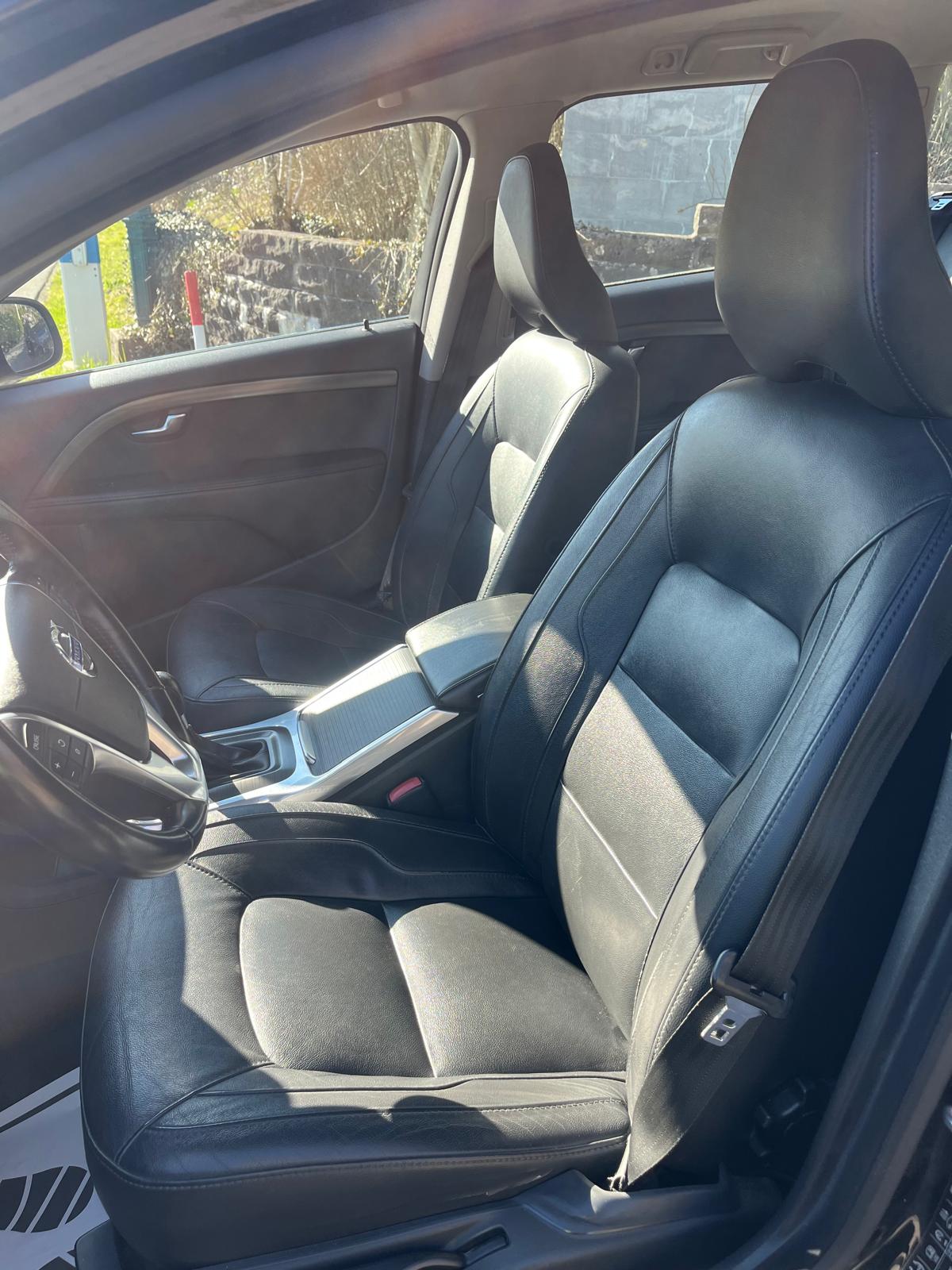 VOLVO V70 D2 Kinetic Dynamic Edition-image-7