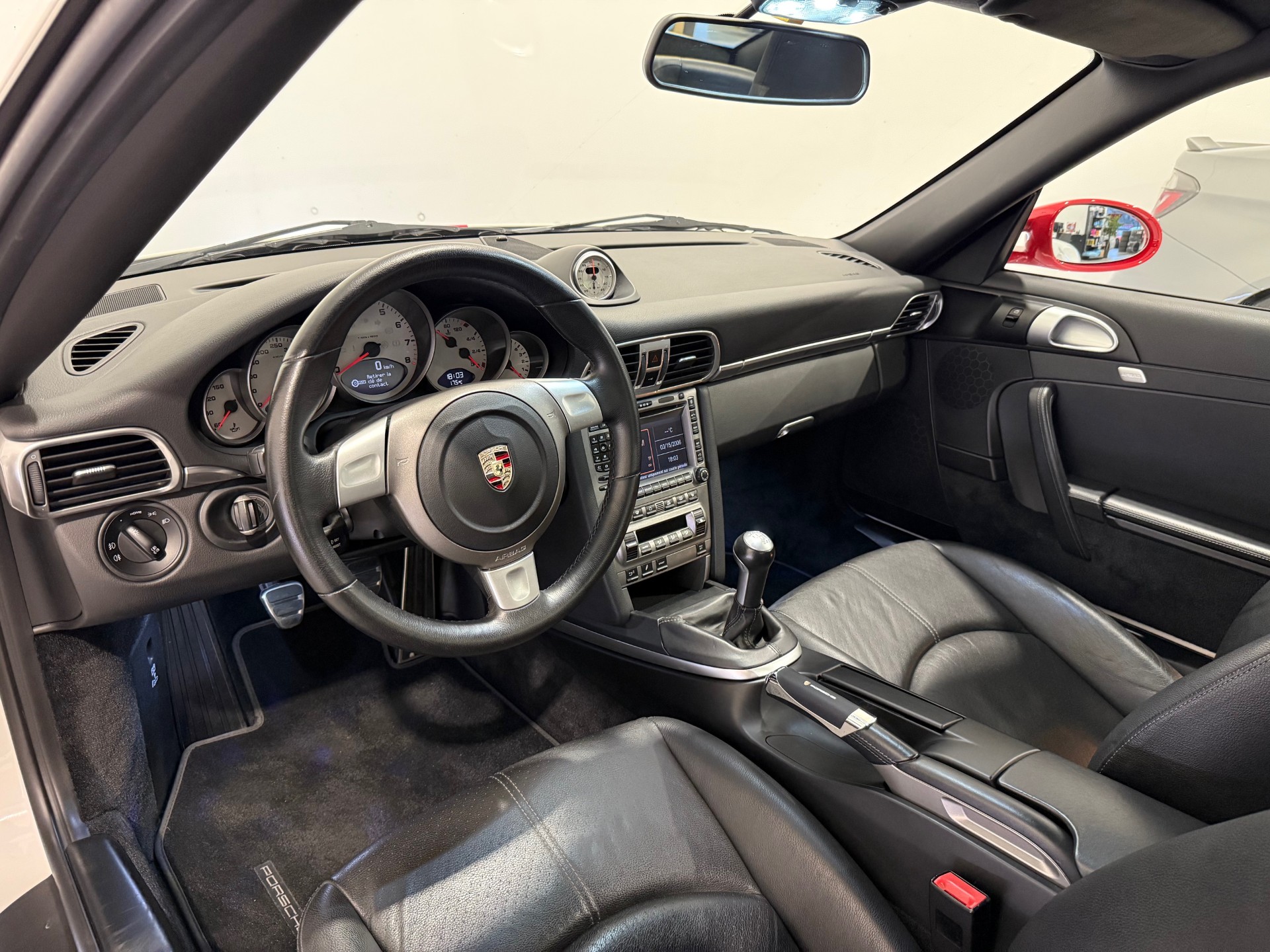 PORSCHE 911 Carrera 4S-image-7