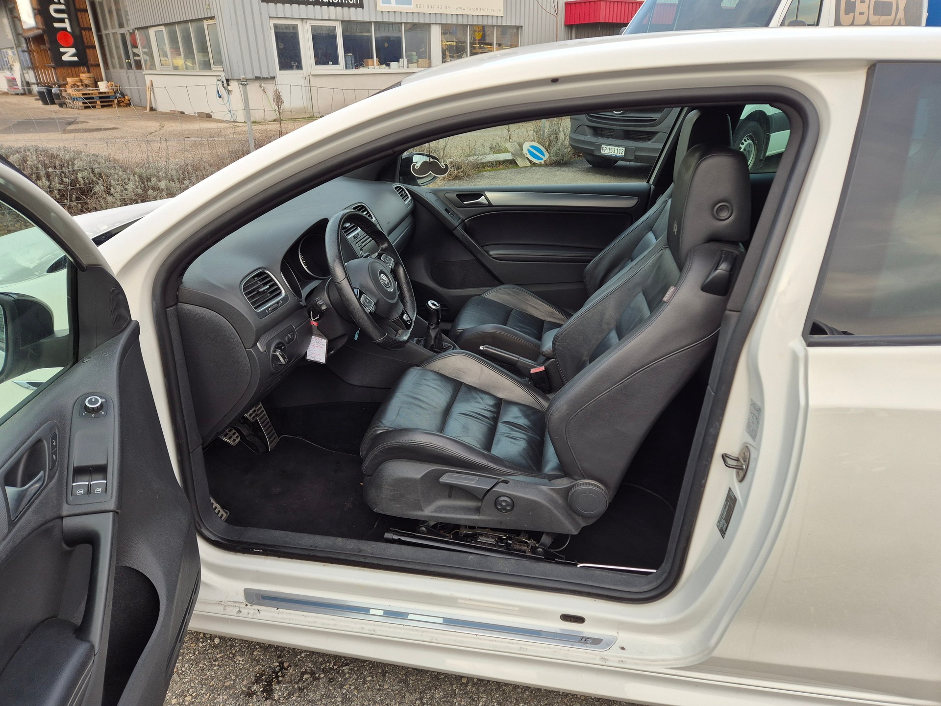 VW Golf 2.0 TSI R 4Motion-image-9
