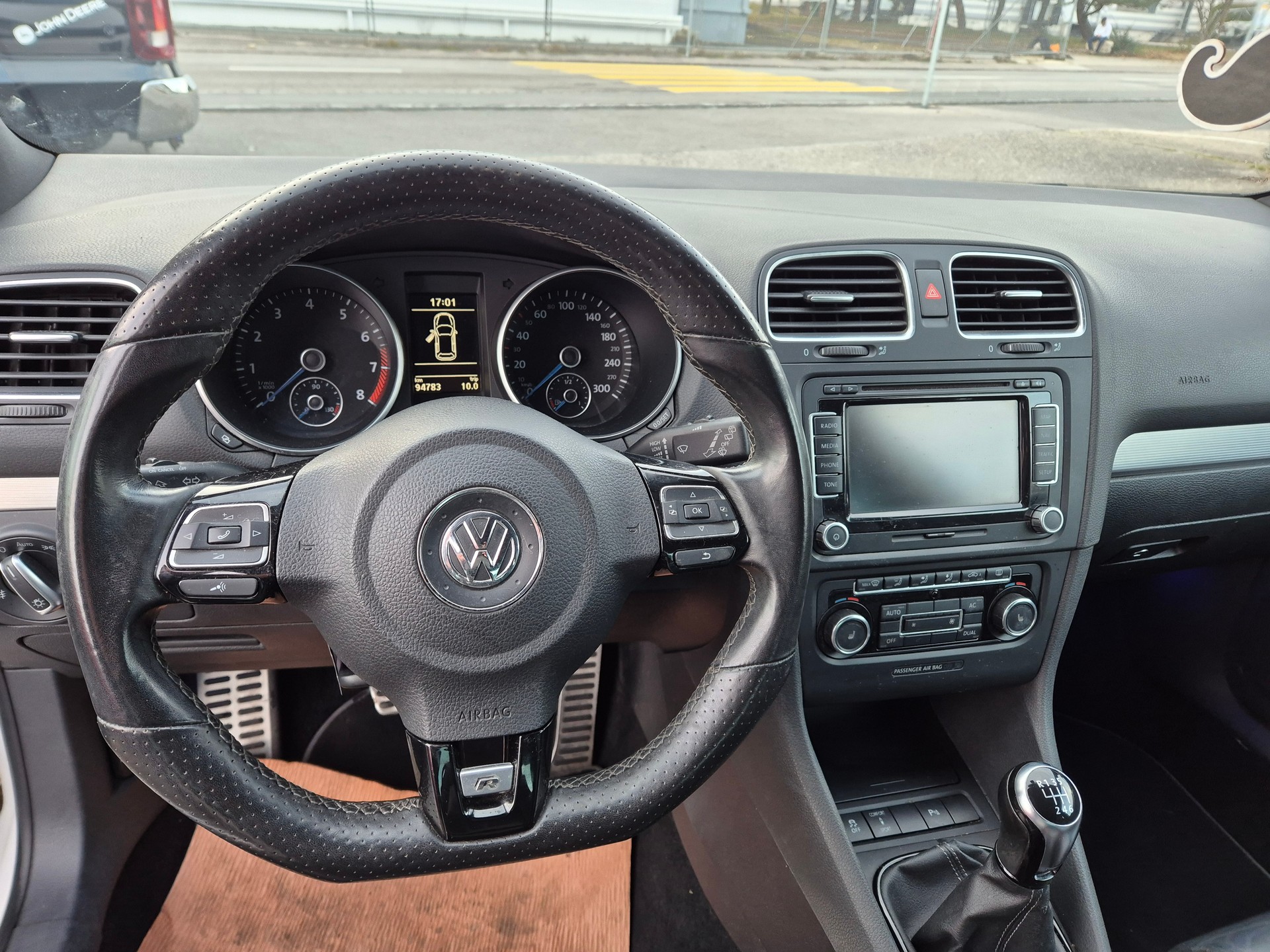VW Golf 2.0 TSI R 4Motion-image-6