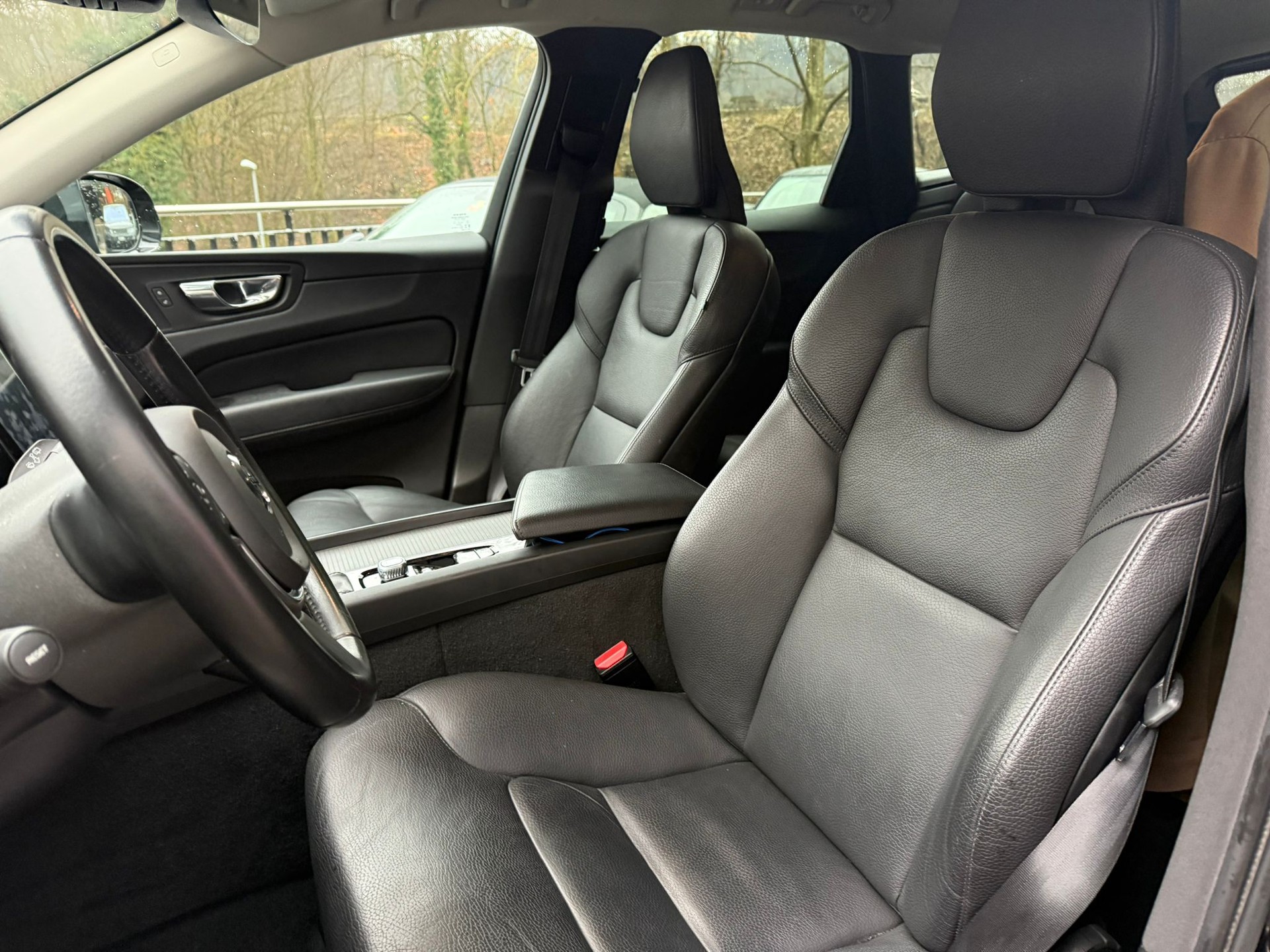 VOLVO XC60 T5 R-Design Geartronic-image-8