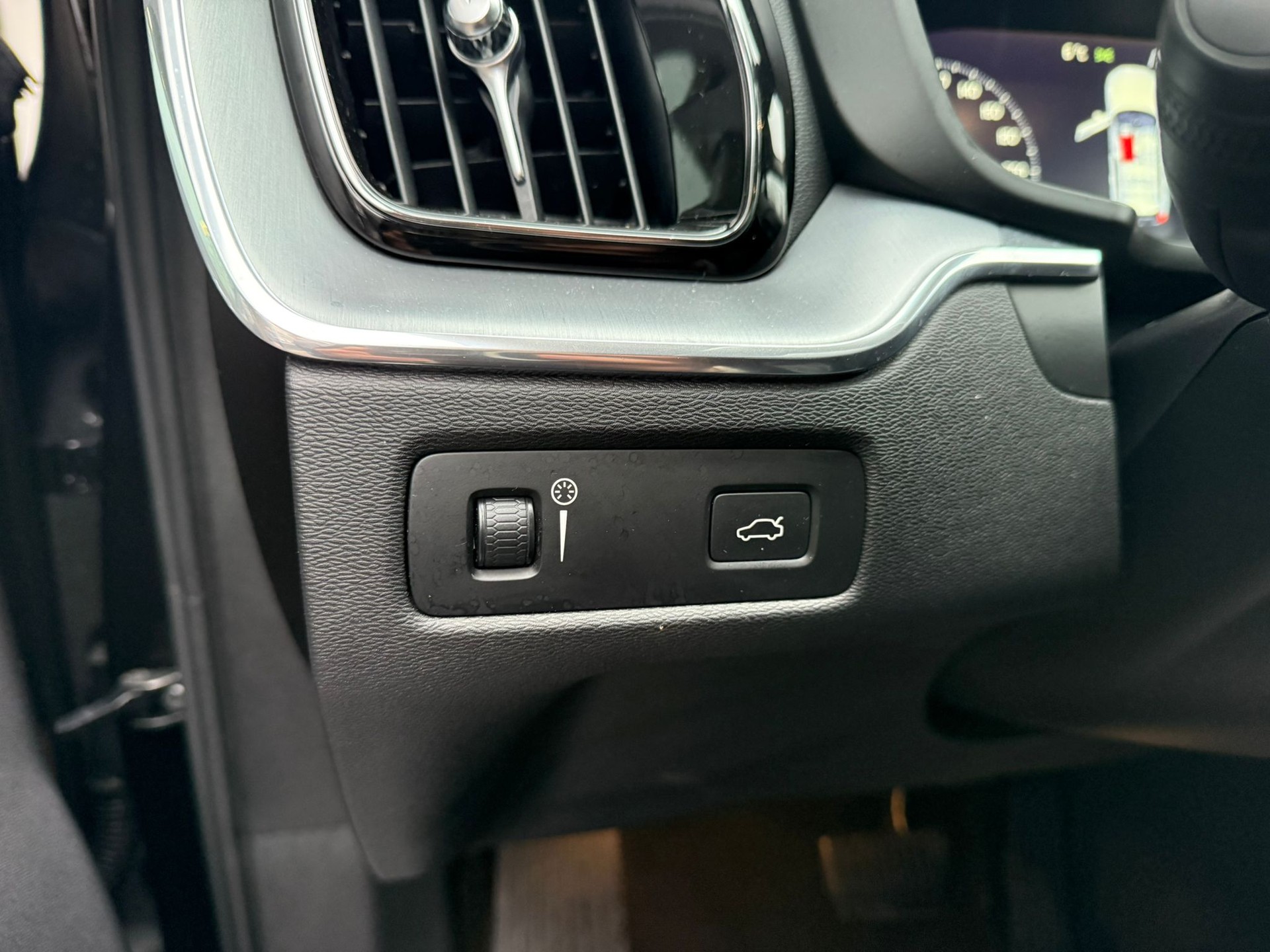VOLVO XC60 T5 R-Design Geartronic-image-13