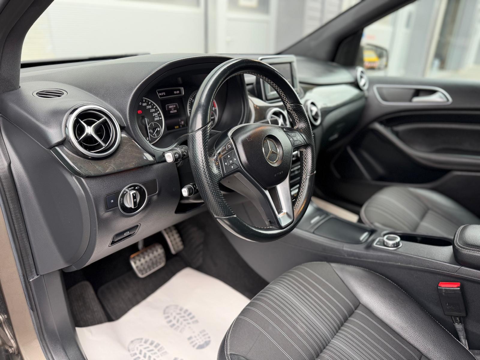 MERCEDES-BENZ B 220 4Matic 7G-DCT-image-12
