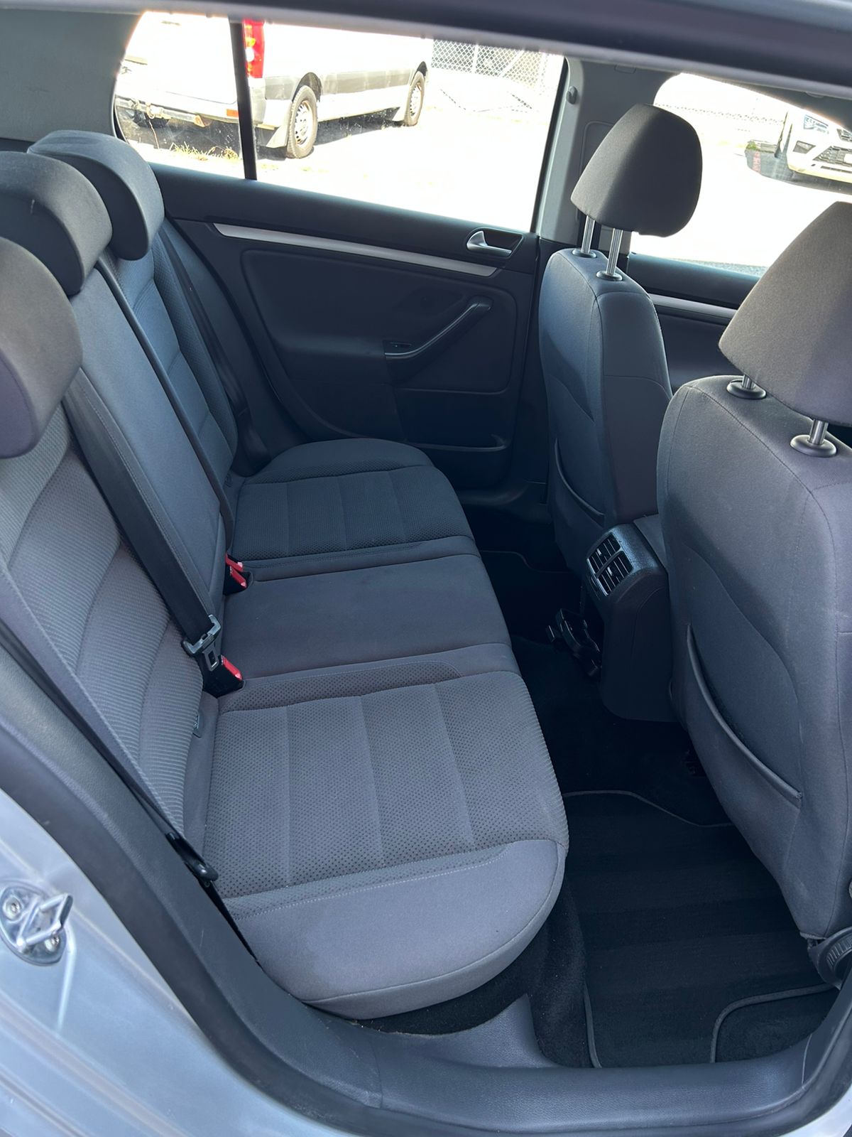 VW Golf 1.9 TDI Comfortline 4Motion-image-11