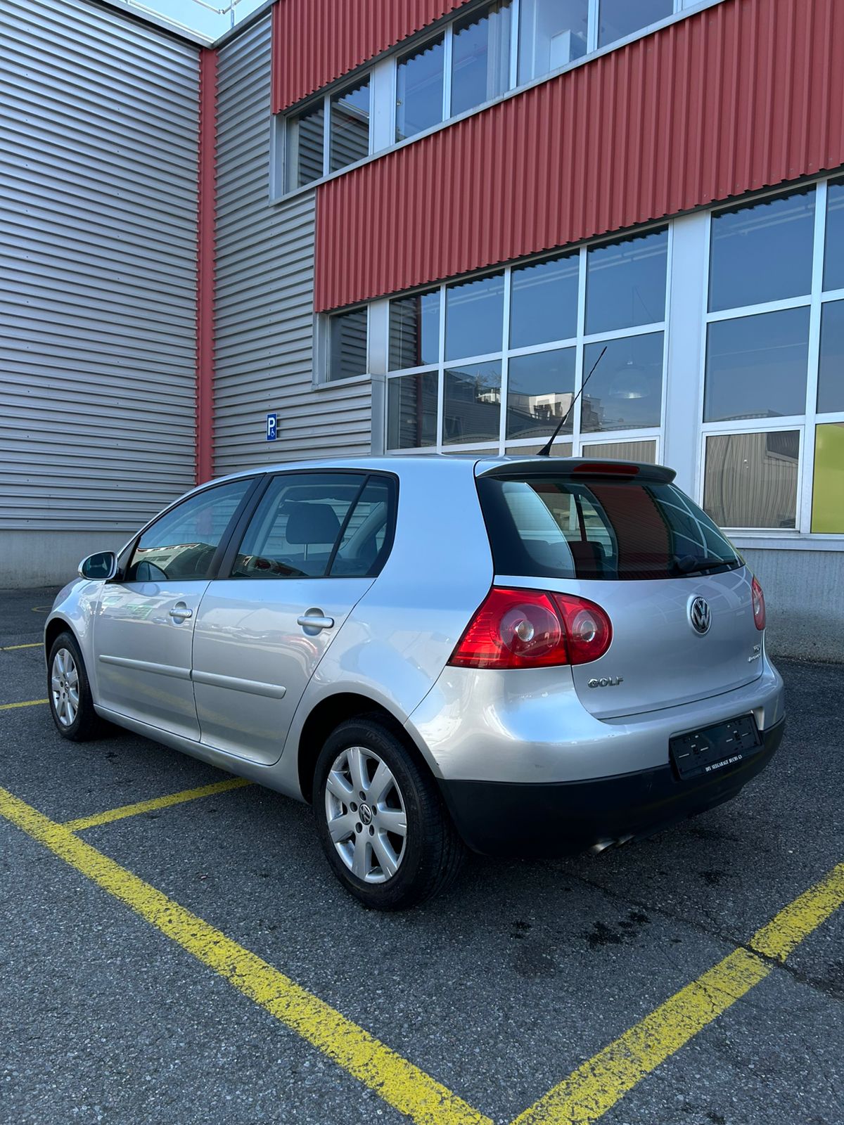 VW Golf 1.9 TDI Comfortline 4Motion-image-1