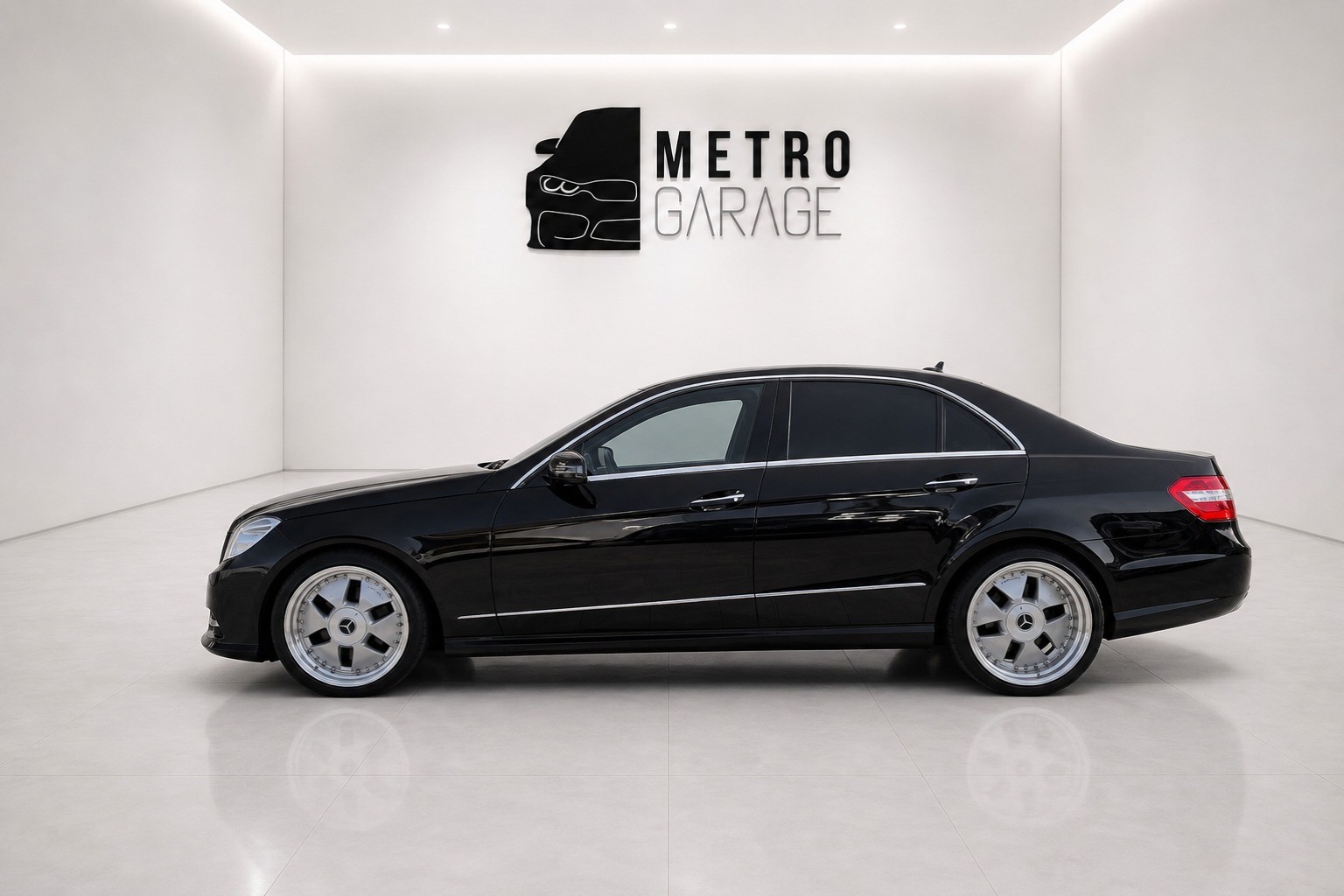 MERCEDES-BENZ E 350 CGI BlueEfficiency Avantgarde 7G-Tronic-showroom-element-1