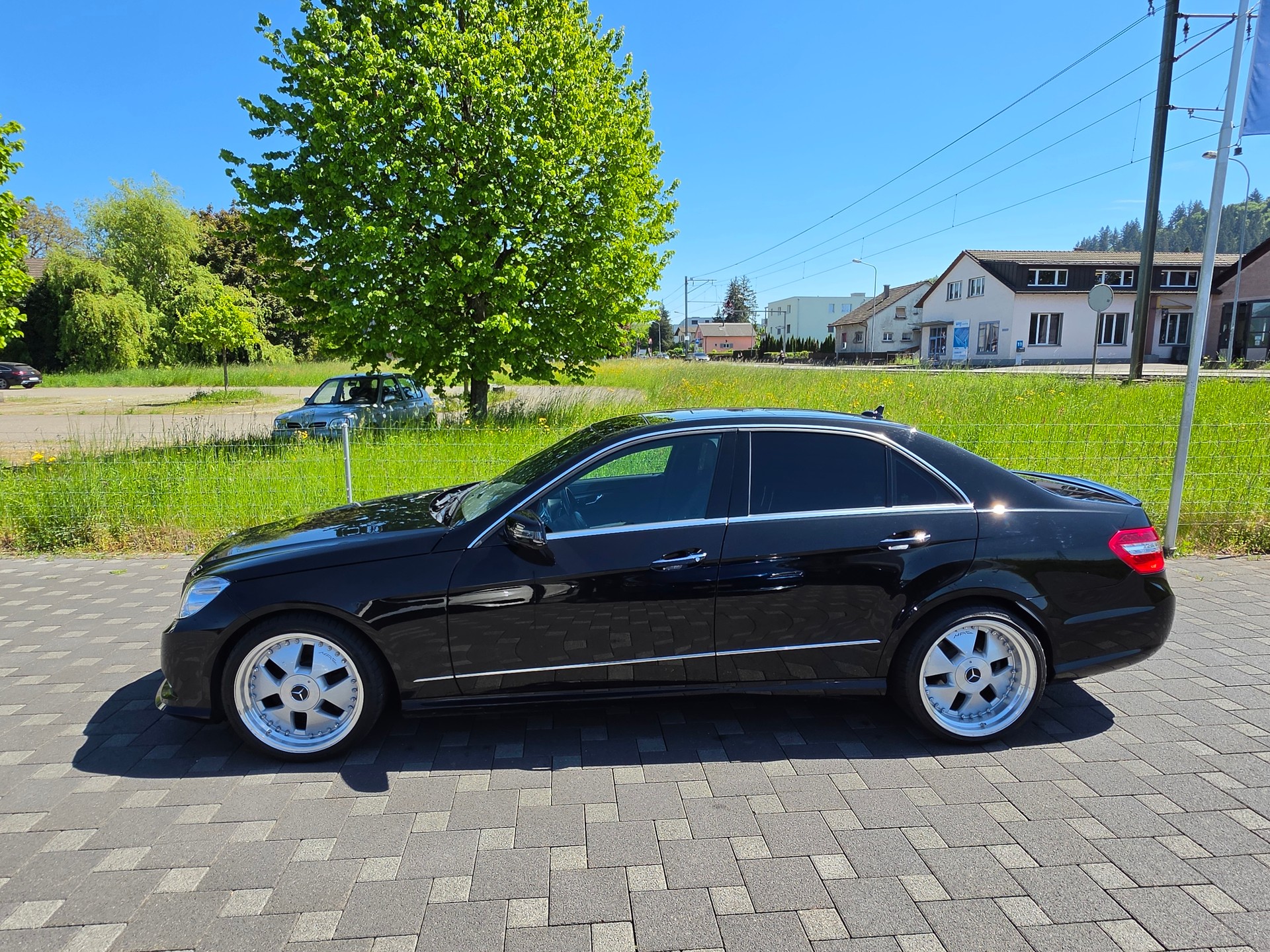 MERCEDES-BENZ E 350 CGI BlueEfficiency Avantgarde 7G-Tronic-showroom-element-1