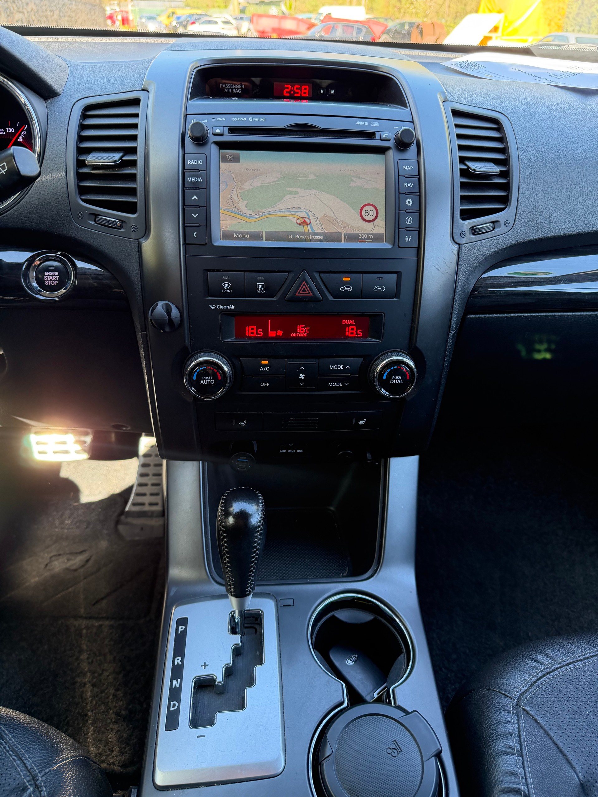 KIA Sorento 2.2 CRDI Style Automatic-image-11