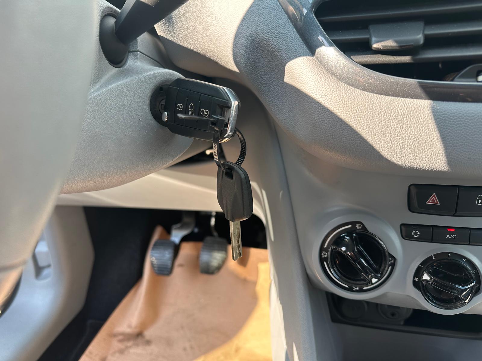 PEUGEOT 208 1.4 VTI Active-image-11