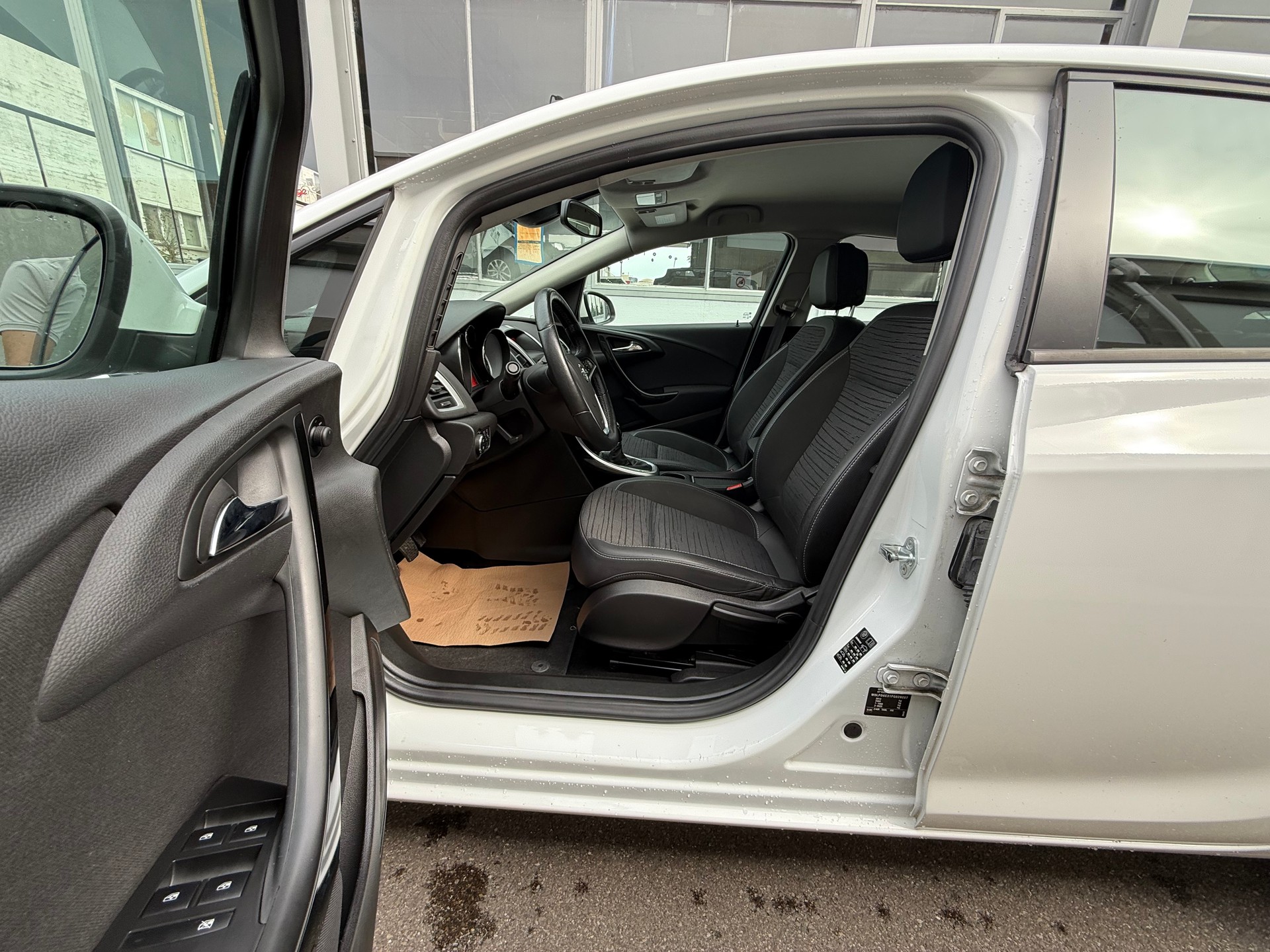 OPEL Astra 1.6 CDTi ecoFLEX Drive *Frisch ab MFK *2 Schlüssel *Tempomat *NEUE Sommerreifen *Klimatisierungsautomatik *Teilleder *-image-6