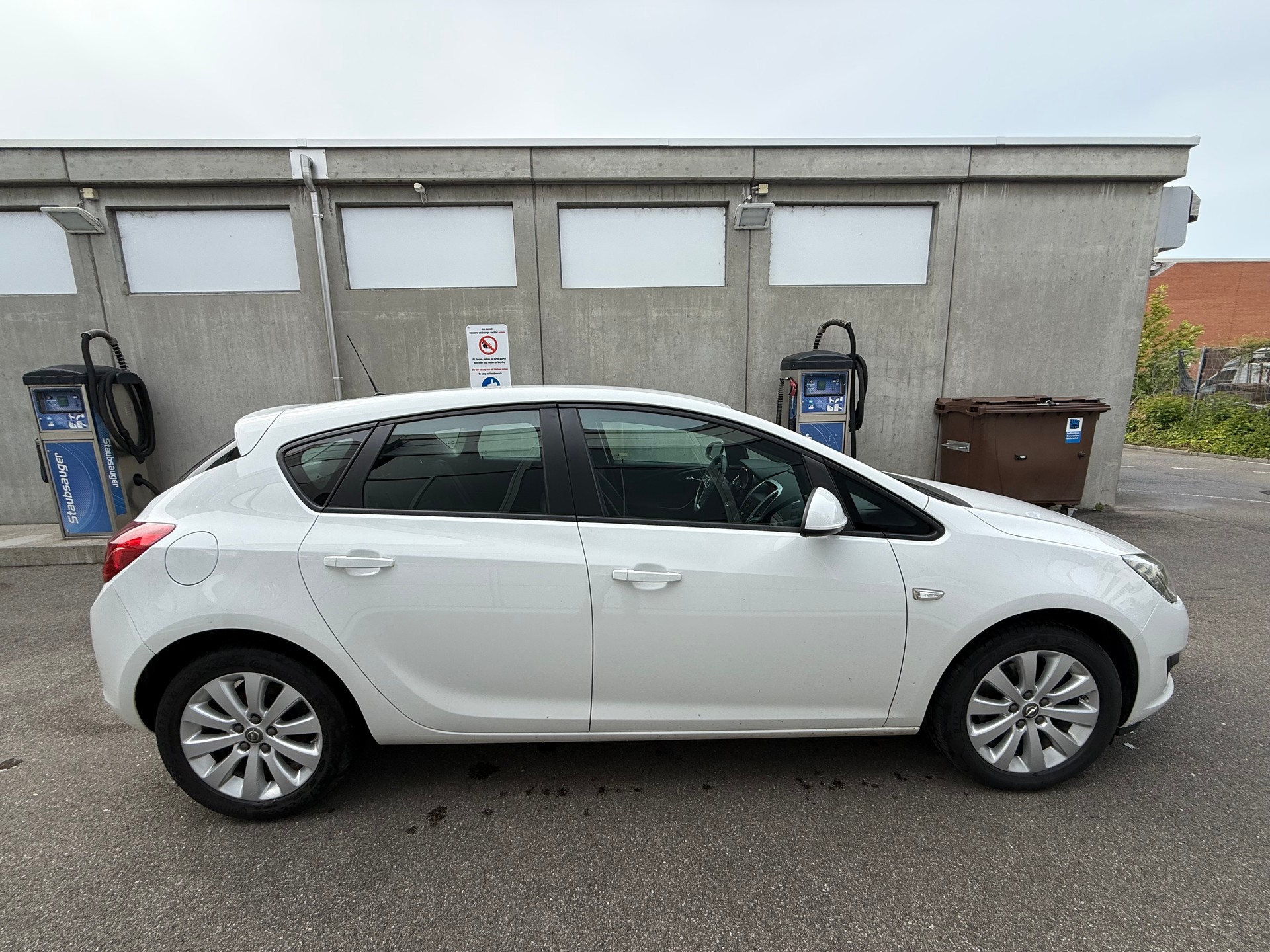 OPEL Astra 1.6 CDTi ecoFLEX Drive *Frisch ab MFK *2 Schlüssel *Tempomat *NEUE Sommerreifen *Klimatisierungsautomatik *Teilleder *-image-2