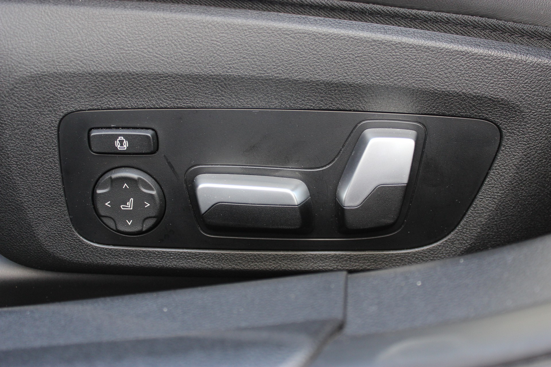 BMW M3 Competition M xDrive Touring *AVENTURINROT METALLIC*-image-6