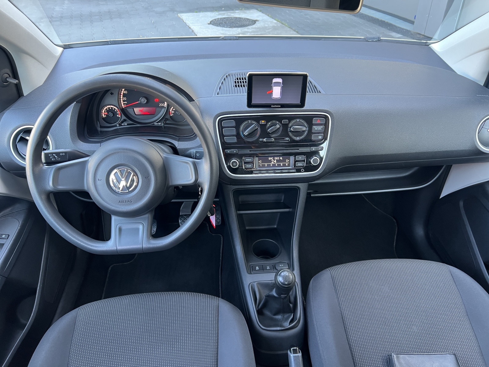 VW Up 1.0 start up-image-9