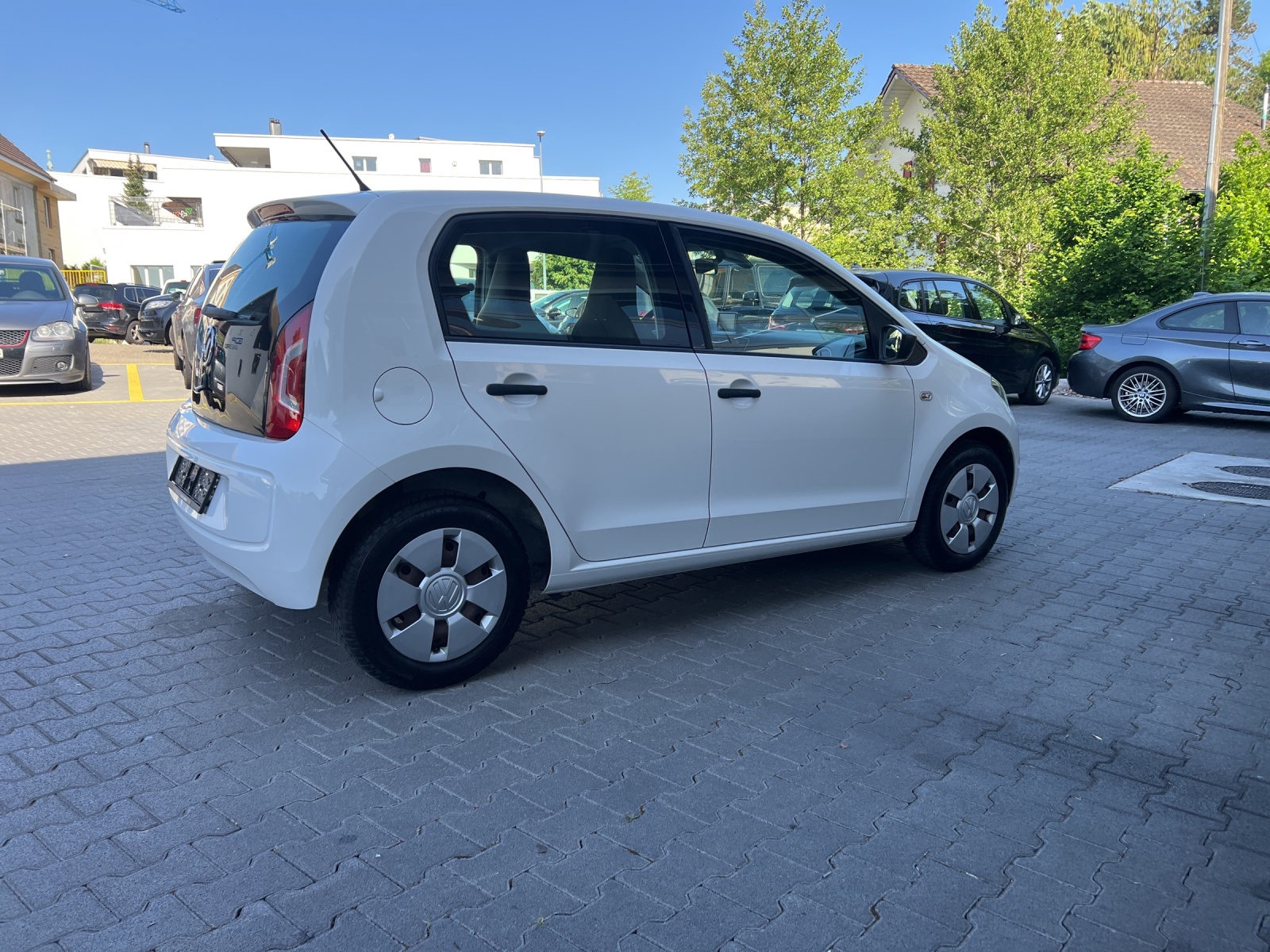VW Up 1.0 start up-showroom-element-3