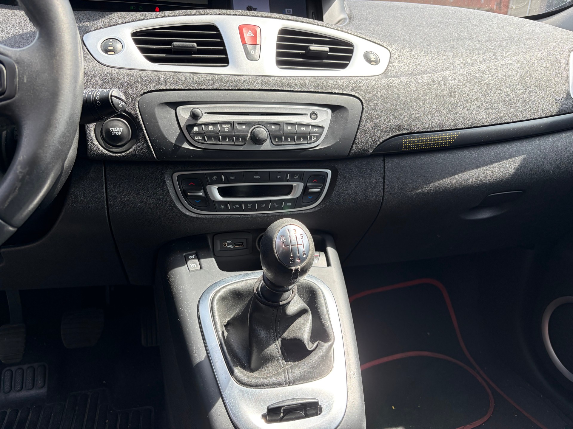 RENAULT Grand Scénic 1.4 16V Turbo Expression-image-11