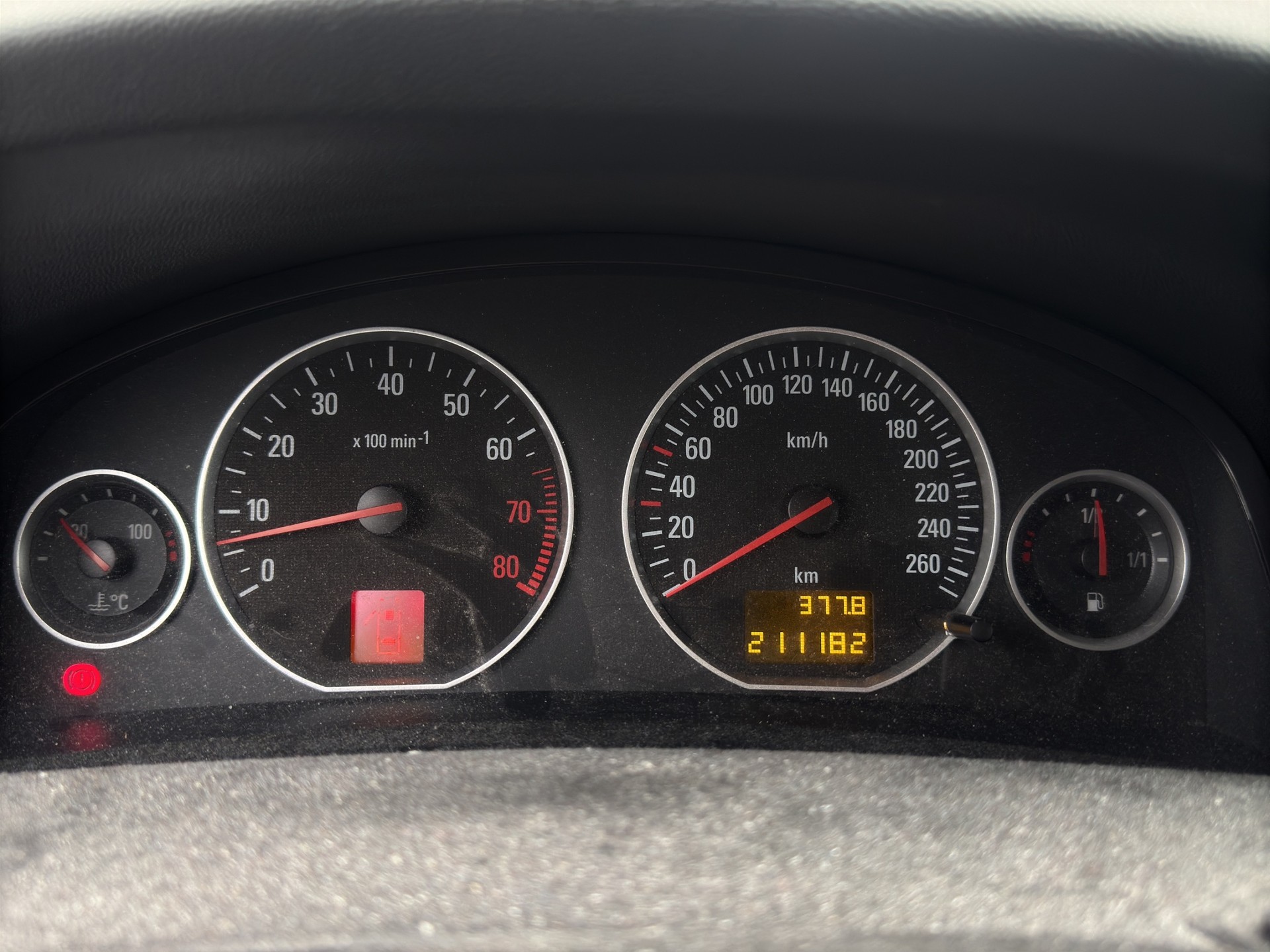 OPEL Vectra Caravan 1.8 Essentia-image-9