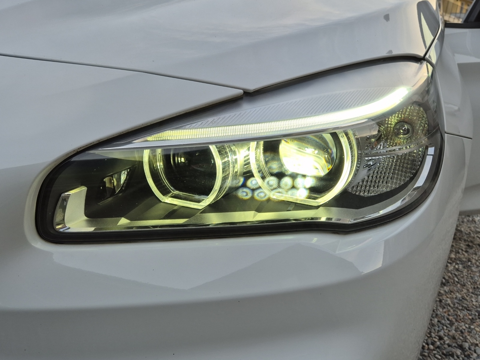 BMW 218i Active Tourer-image-8