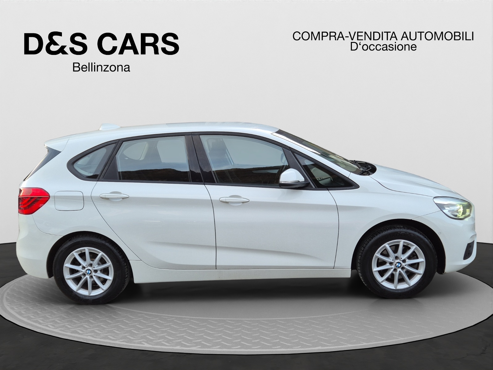 BMW 218i Active Tourer-image-6