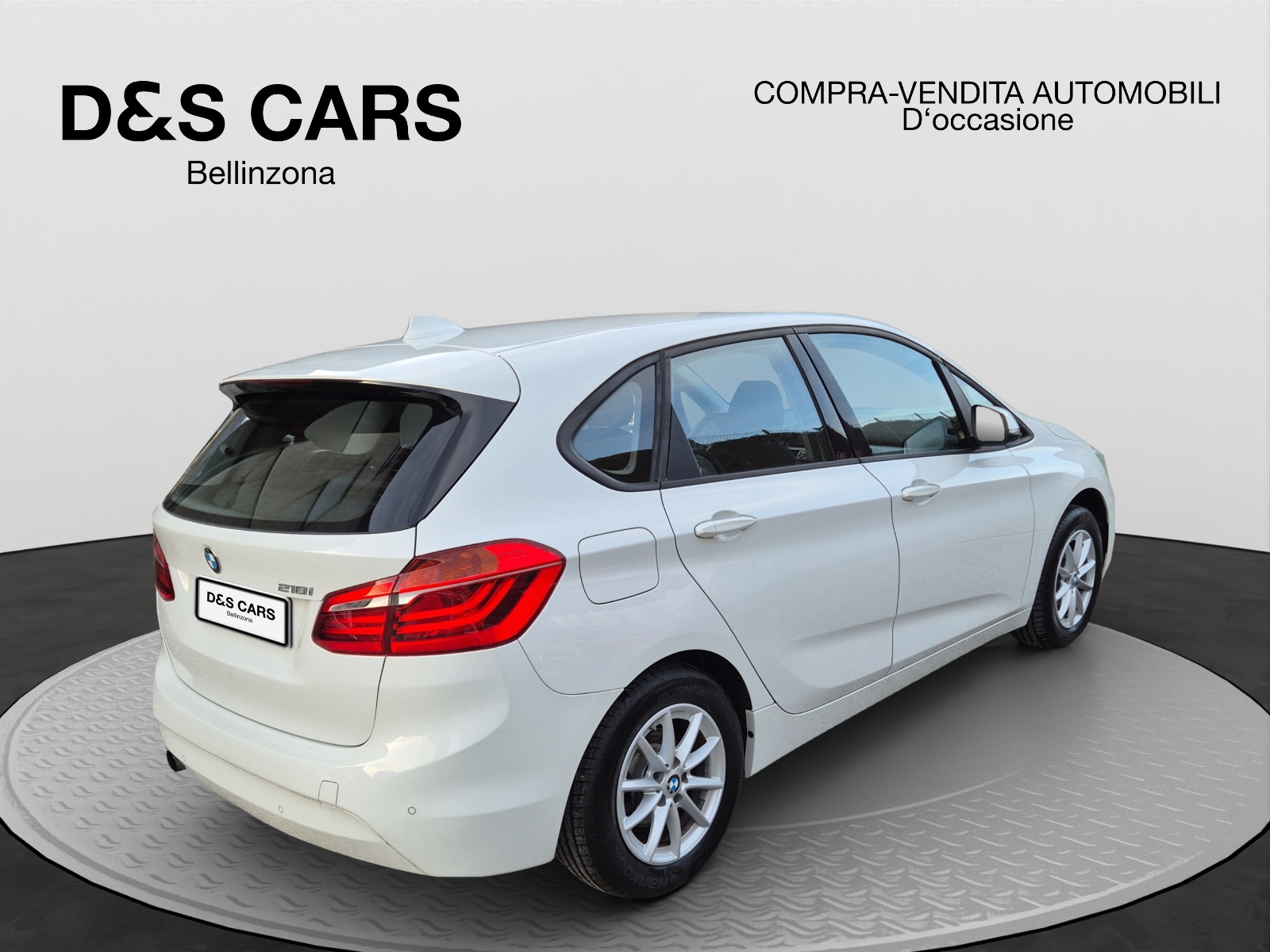 BMW 218i Active Tourer-image-5