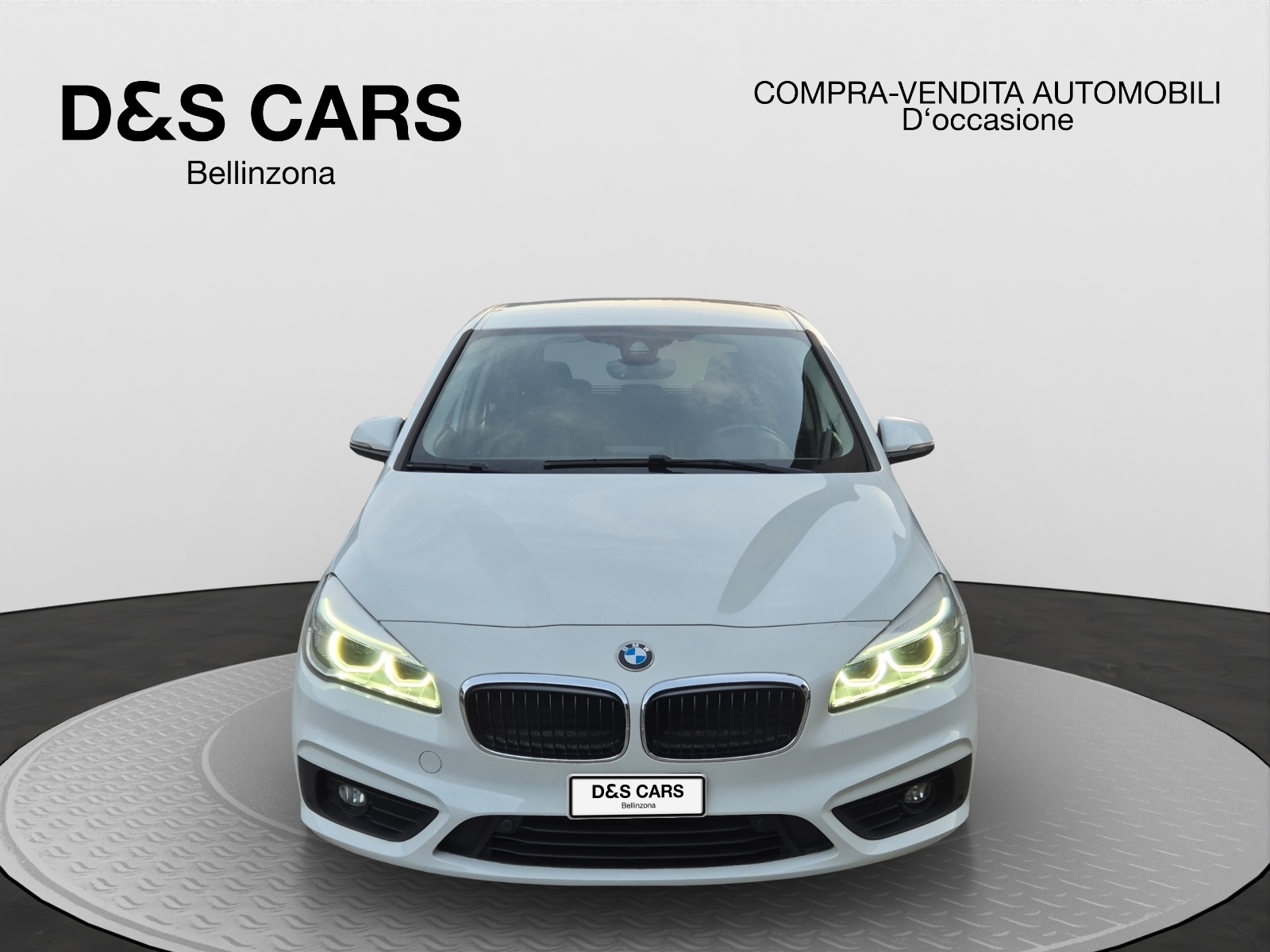BMW 218i Active Tourer-image-1