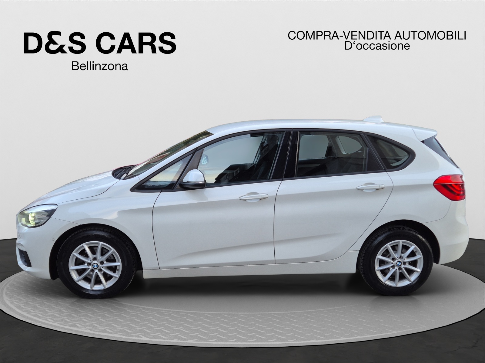 BMW 218i Active Tourer-image-2