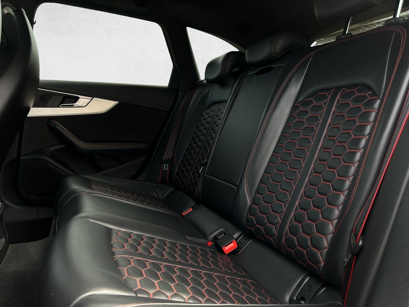 AUDI RS4 Avant 2.9 TFSI quattro tiptronic-image-16
