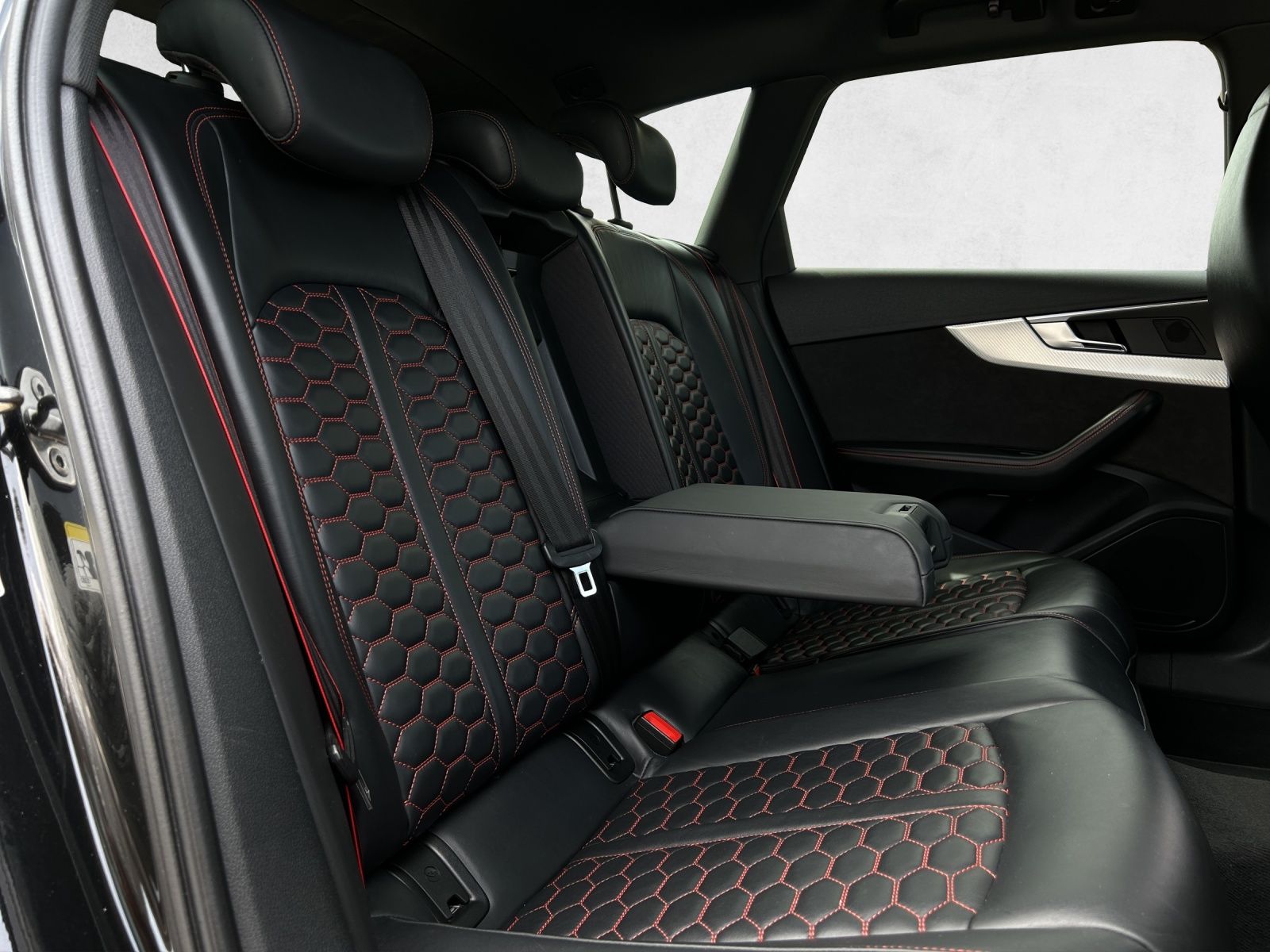 AUDI RS4 Avant 2.9 TFSI quattro tiptronic-image-17