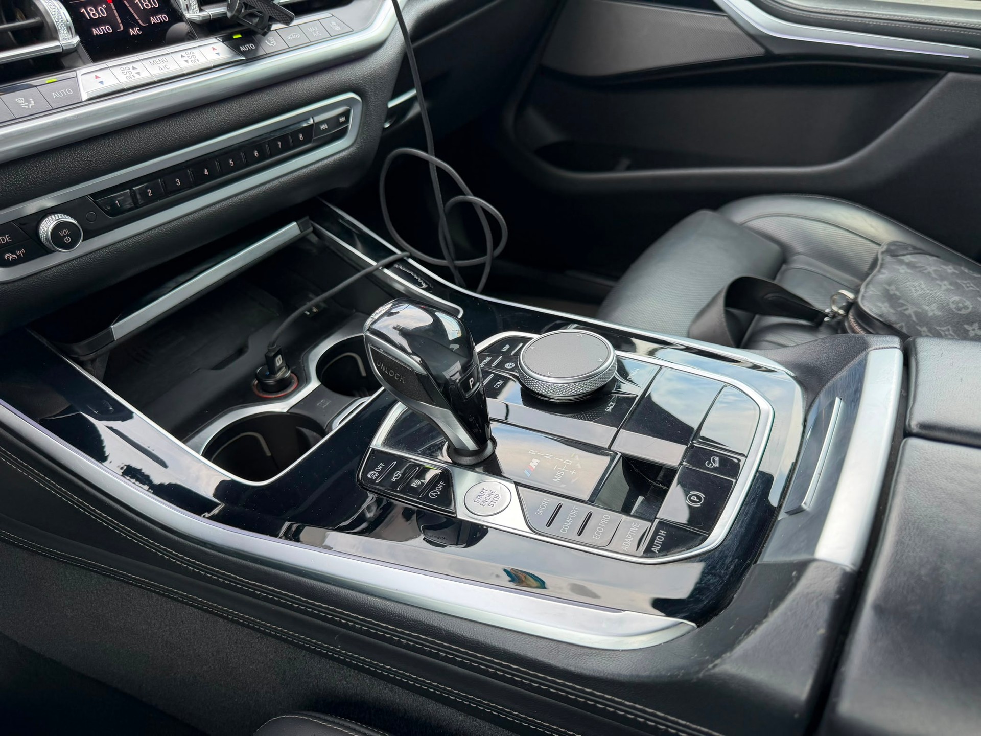 BMW X5 xDrive M50d Steptronic garantie 2 ans edition FULL BLACK panorama 🇨🇭-image-17