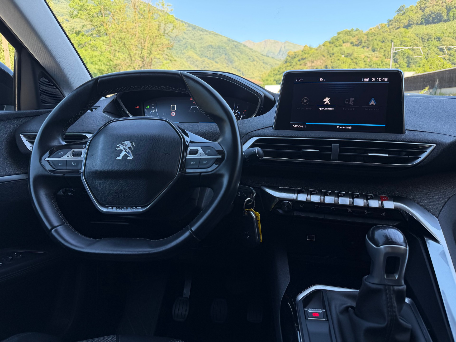 PEUGEOT 5008 1.2 Pure Tech Allure-image-11