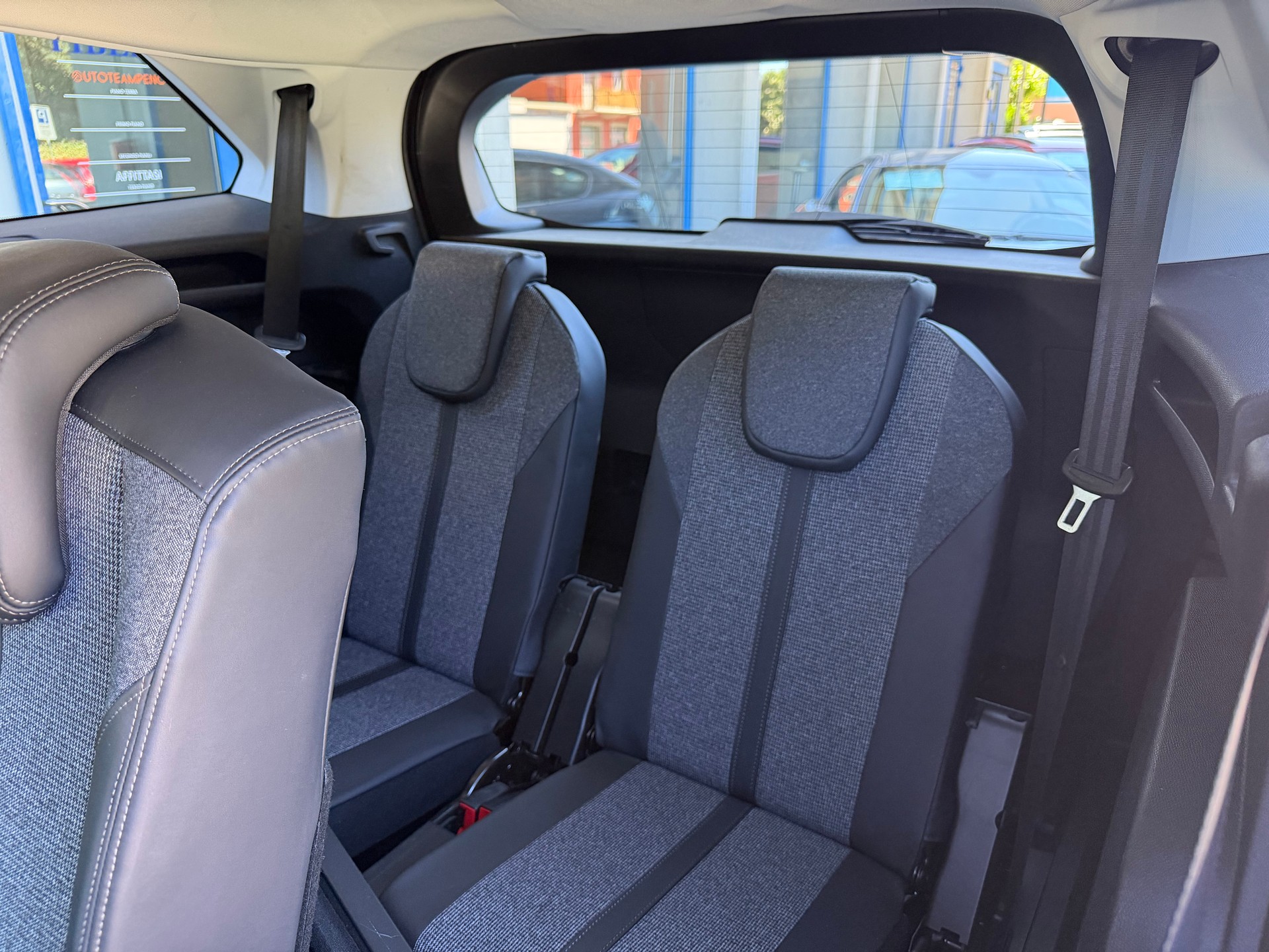 PEUGEOT 5008 1.2 Pure Tech Allure-image-15