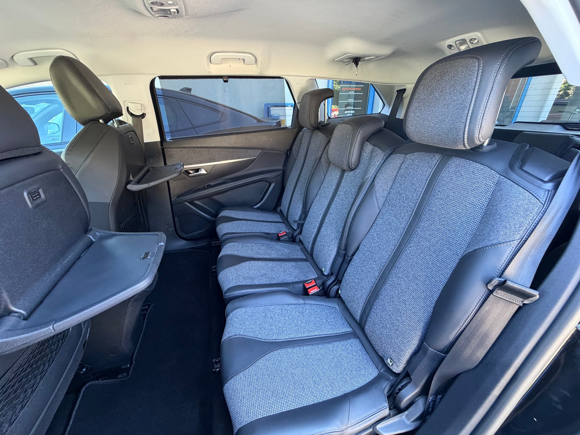 PEUGEOT 5008 1.2 Pure Tech Allure-image-14