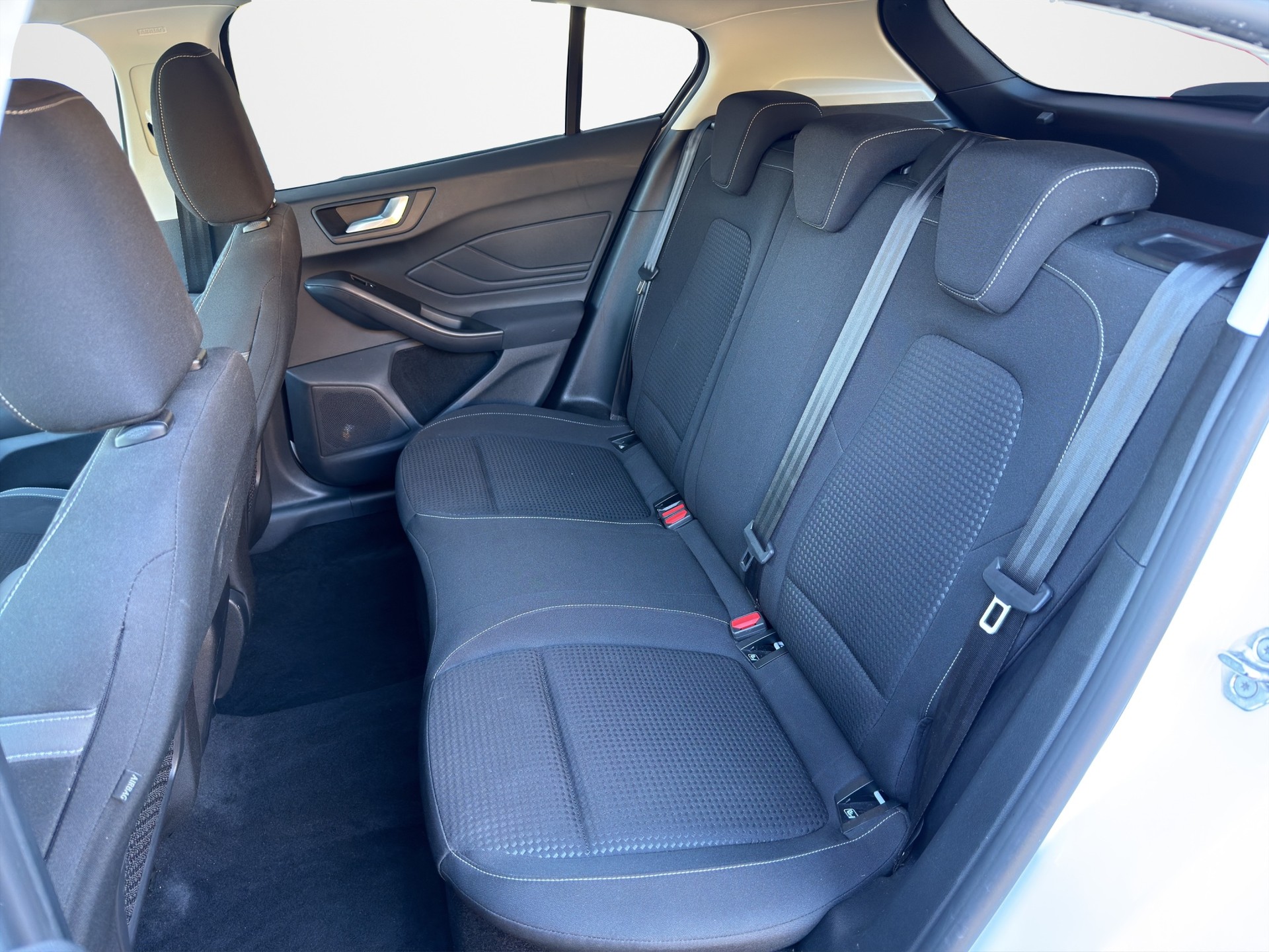 FORD Focus 1.0 MHEV Cool Connect Automatic-image-8