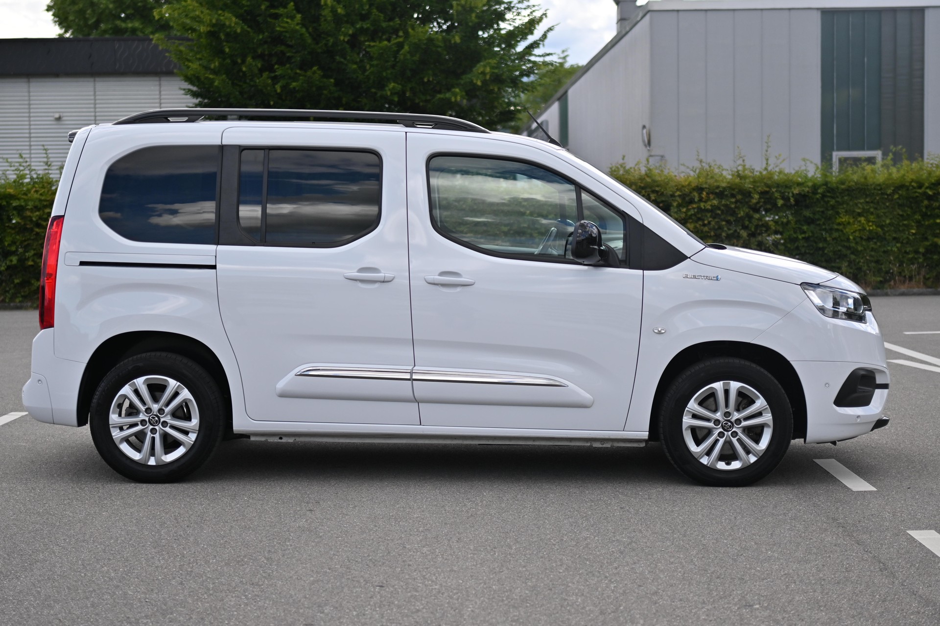 TOYOTA 50KWh Trend-image-4