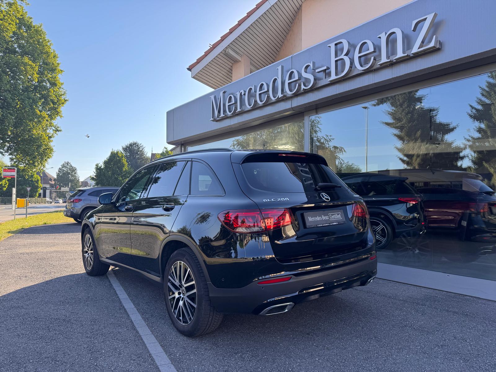 MERCEDES-BENZ GLC 200 4Matic 9G-Tronic-showroom-element-3