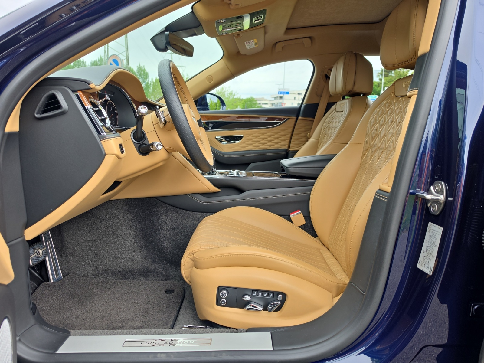 BENTLEY Flying Spur 6.0 W12 First Edition-showroom-element-3