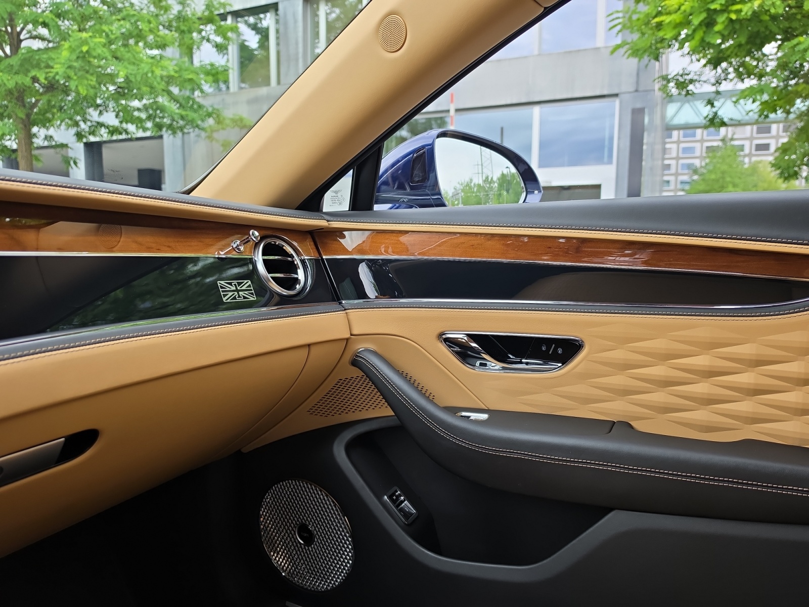 BENTLEY Flying Spur 6.0 W12 First Edition-image-16