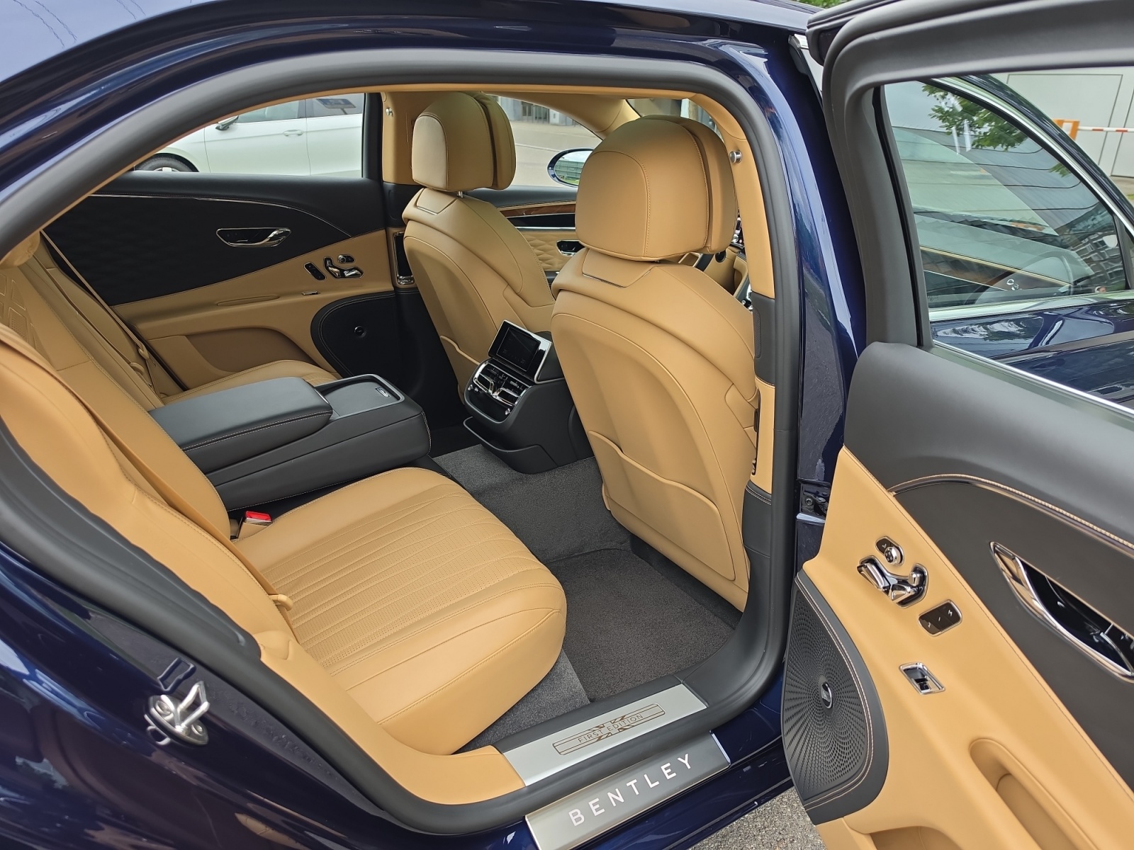 BENTLEY Flying Spur 6.0 W12 First Edition-image-12