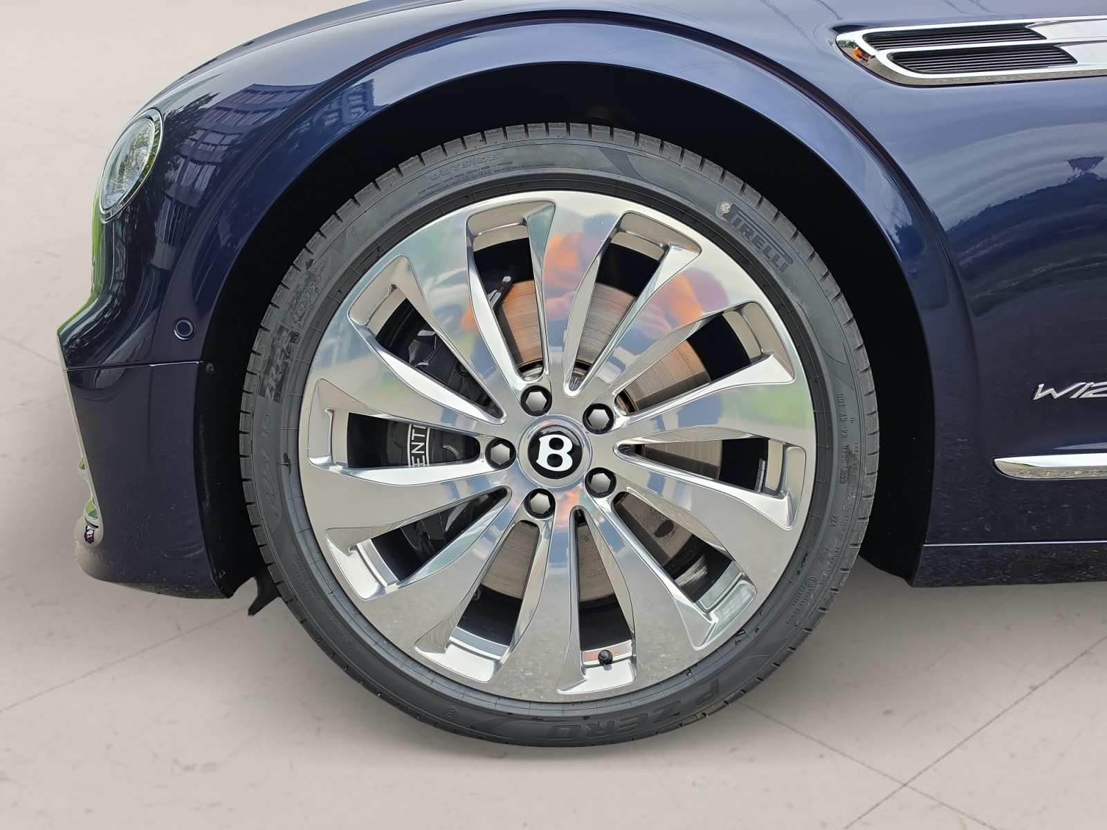 BENTLEY Flying Spur 6.0 W12 First Edition-image-22