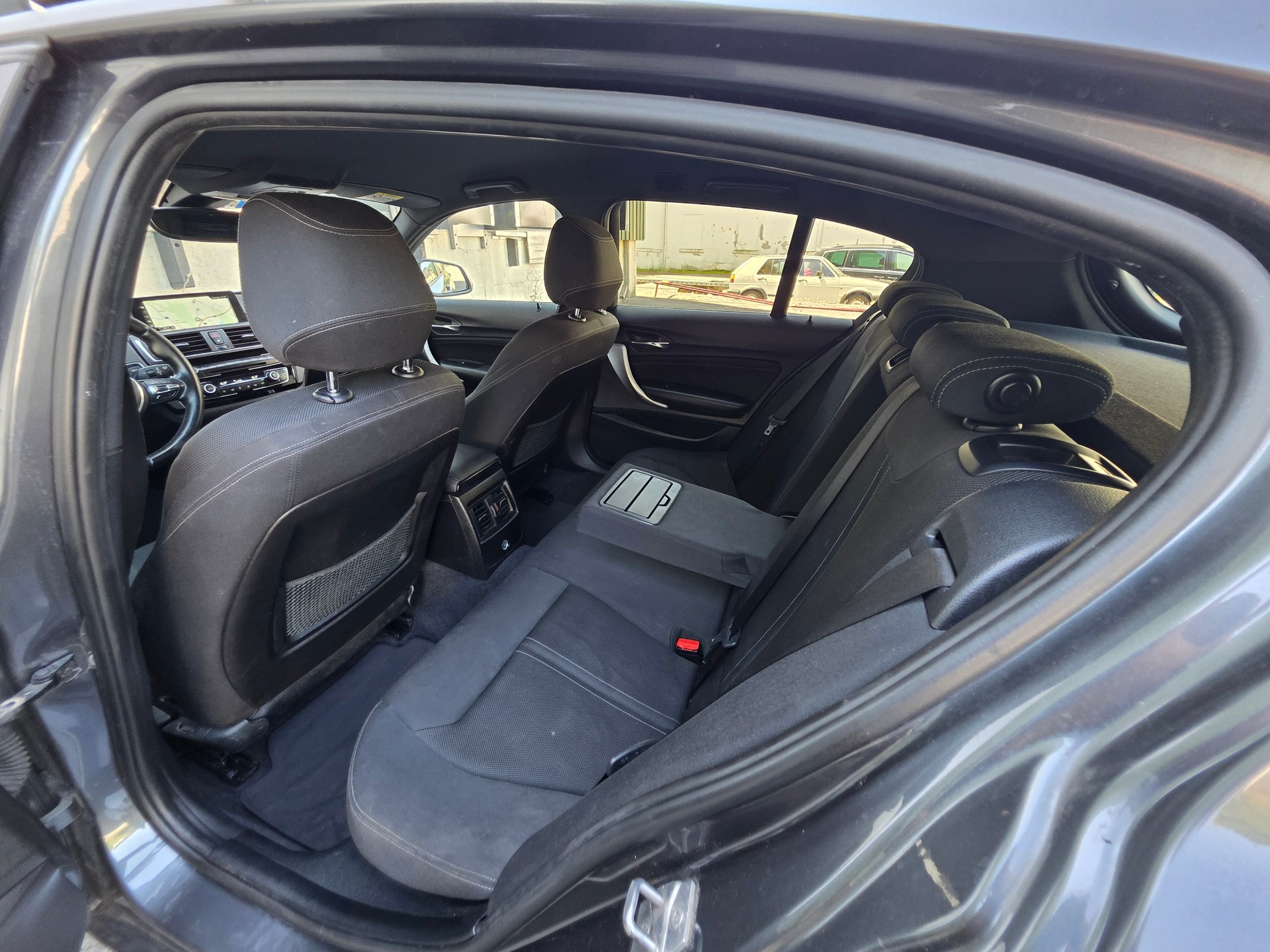BMW 118i Sport Line Steptronic-image-23